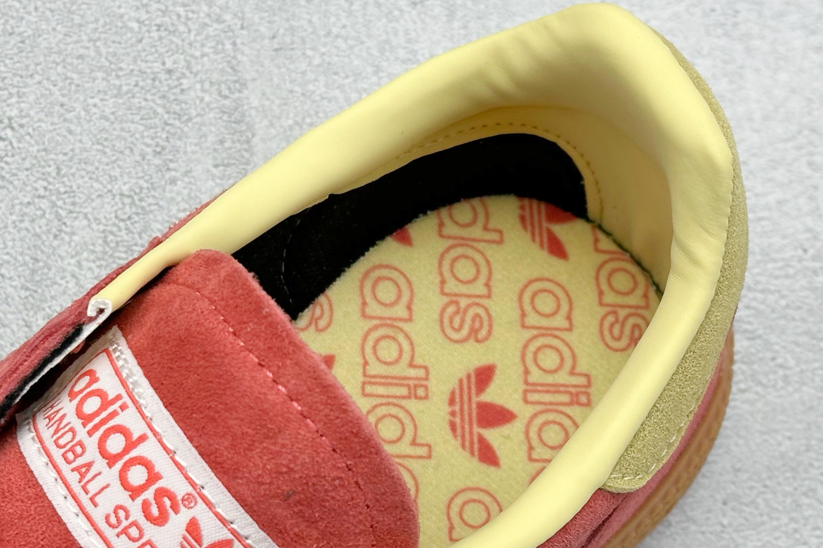Adidas Handball Spezial 阿迪达斯经典款 复古休闲板鞋 IE1328