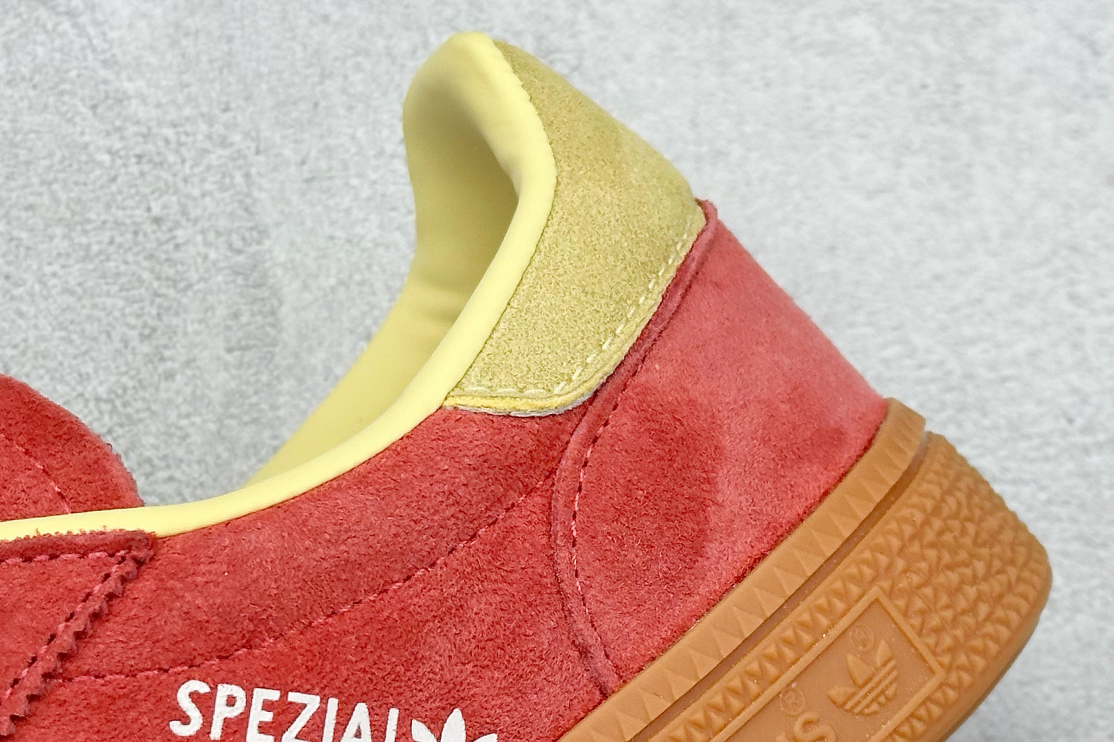 Adidas Handball Spezial 阿迪达斯经典款 复古休闲板鞋 IE1328