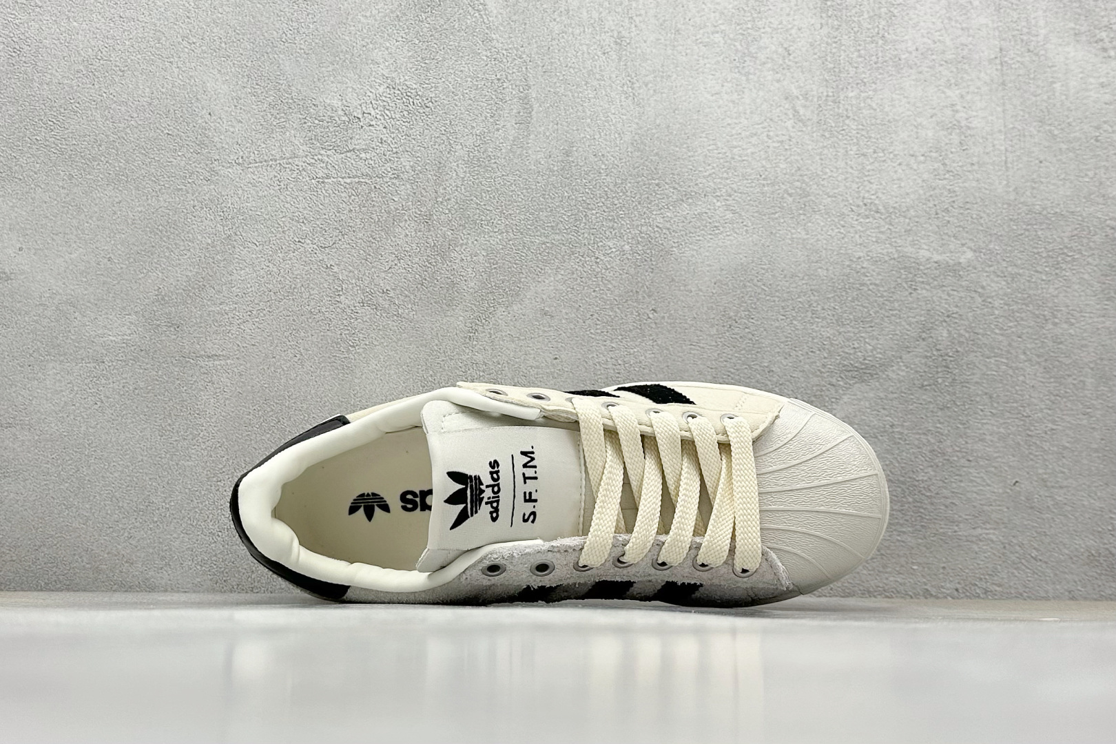 SONG FOR THE MUTE x adidas originals Superstar82 薄底低帮贝壳头板鞋 JQ0958