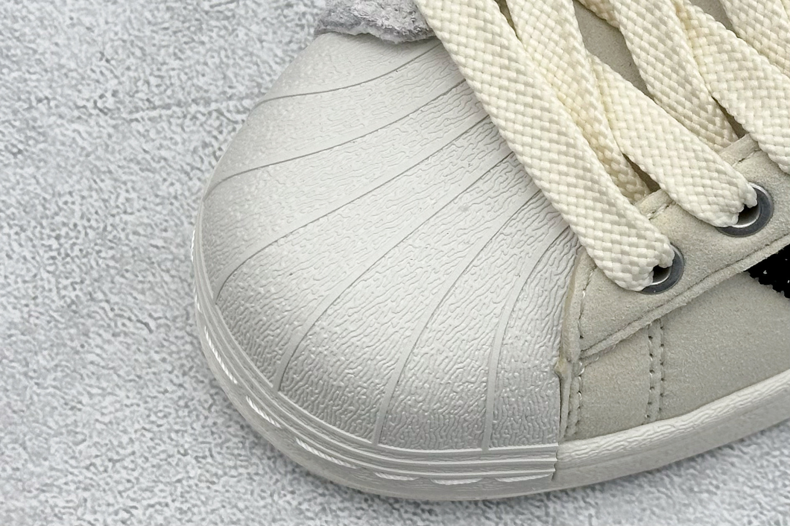 SONG FOR THE MUTE x adidas originals Superstar82 薄底低帮贝壳头板鞋 JQ0958
