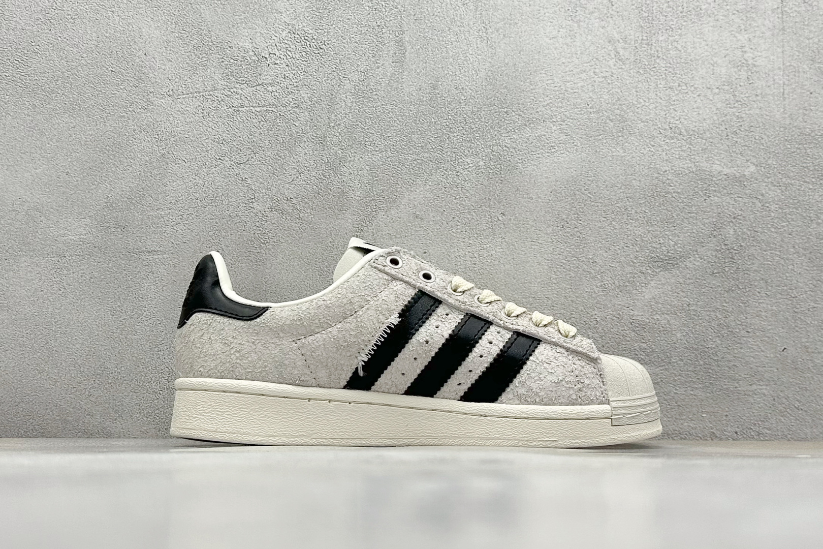SONG FOR THE MUTE x adidas originals Superstar82 薄底低帮贝壳头板鞋 JQ0958