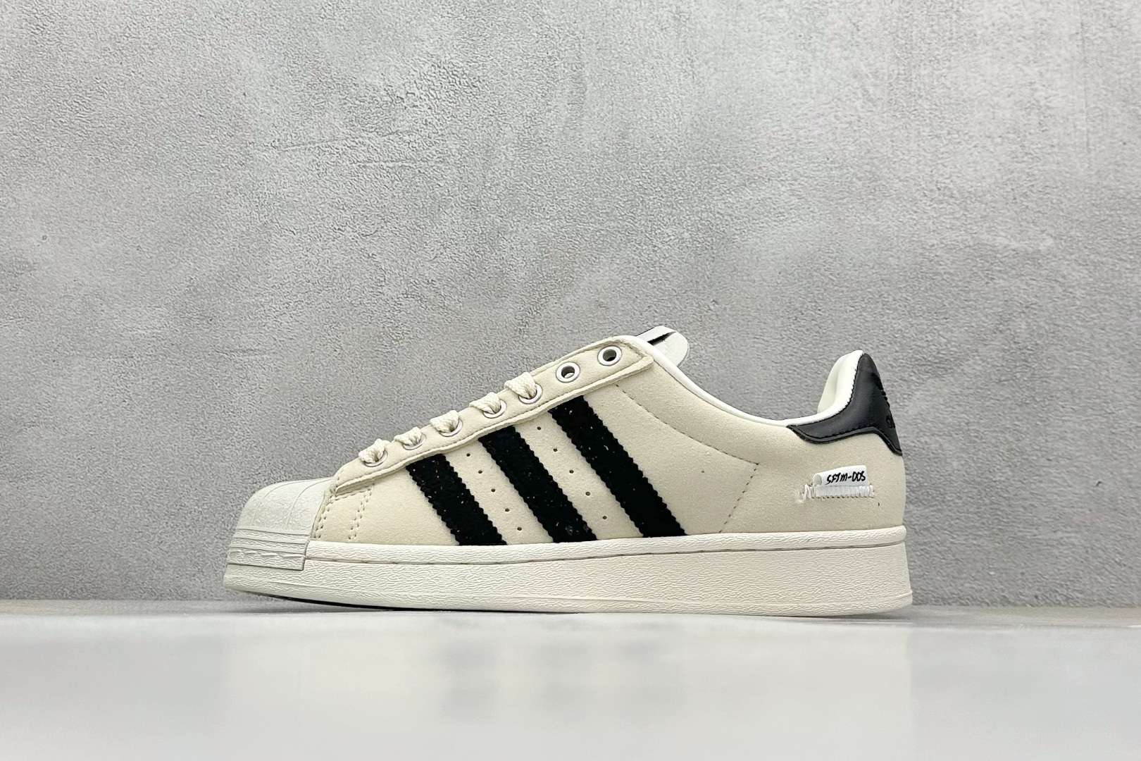 SONG FOR THE MUTE x adidas originals Superstar82 薄底低帮贝壳头板鞋 JQ0958