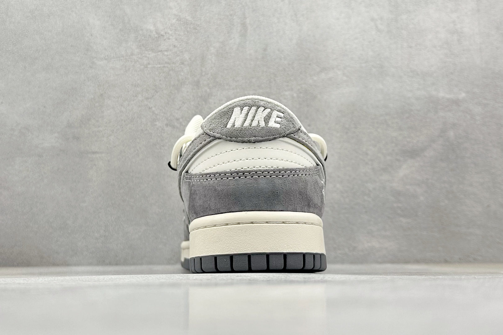 Nike SB Dunk Low 斯图西联名 绑带猪八灰白灰勾 周年高端定制 低帮休闲板鞋 YX5066-328
