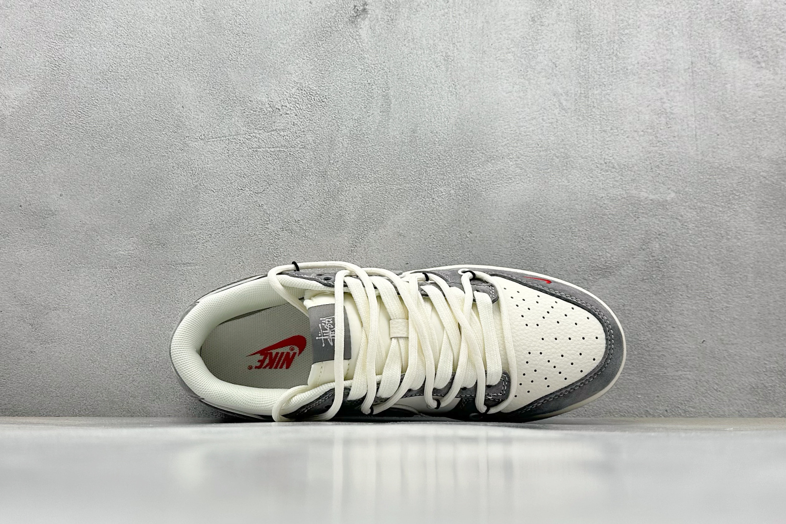 Nike SB Dunk Low 斯图西联名 绑带猪八灰白灰勾 周年高端定制 低帮休闲板鞋 YX5066-328