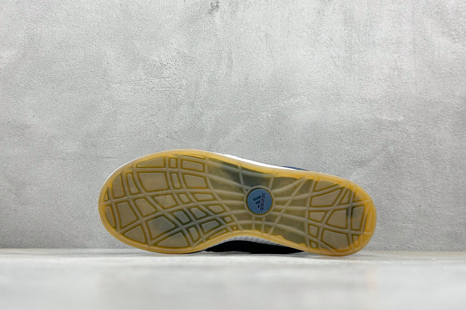 TG版 Adidas Adimatic Low 马蒂奇系列低帮 复古鲨鱼面包鞋运动休闲滑板板鞋 GY2088