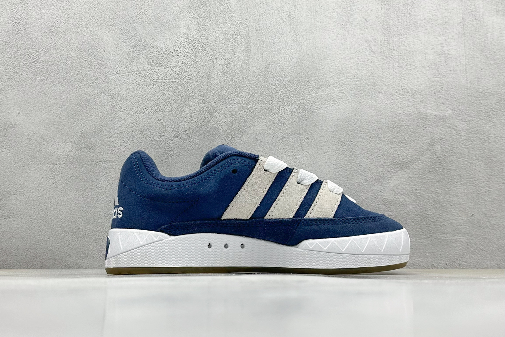 TG版 Adidas Adimatic Low 马蒂奇系列低帮 复古鲨鱼面包鞋运动休闲滑板板鞋 GY2088