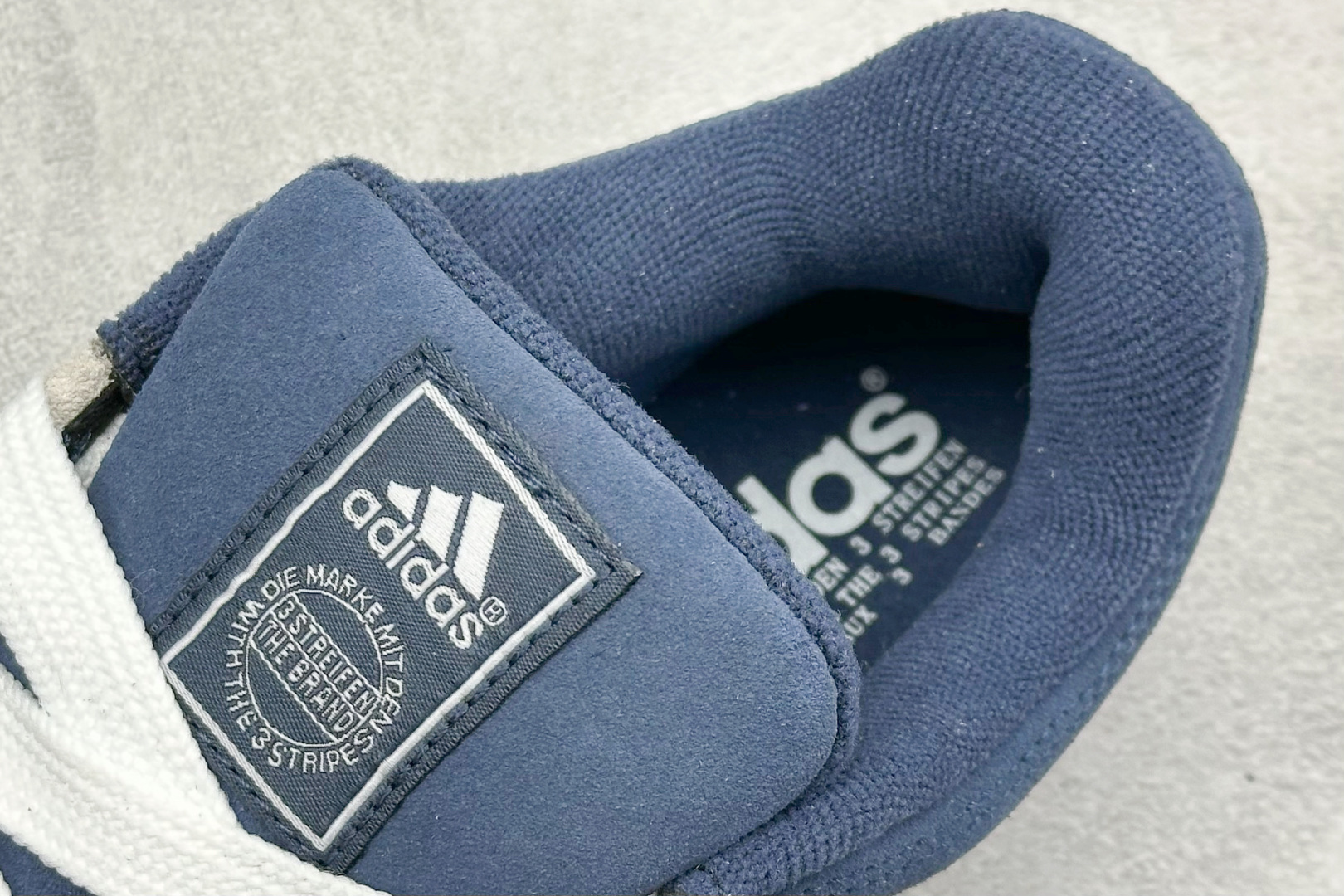 TG版 Adidas Adimatic Low 马蒂奇系列低帮 复古鲨鱼面包鞋运动休闲滑板板鞋 GY2088