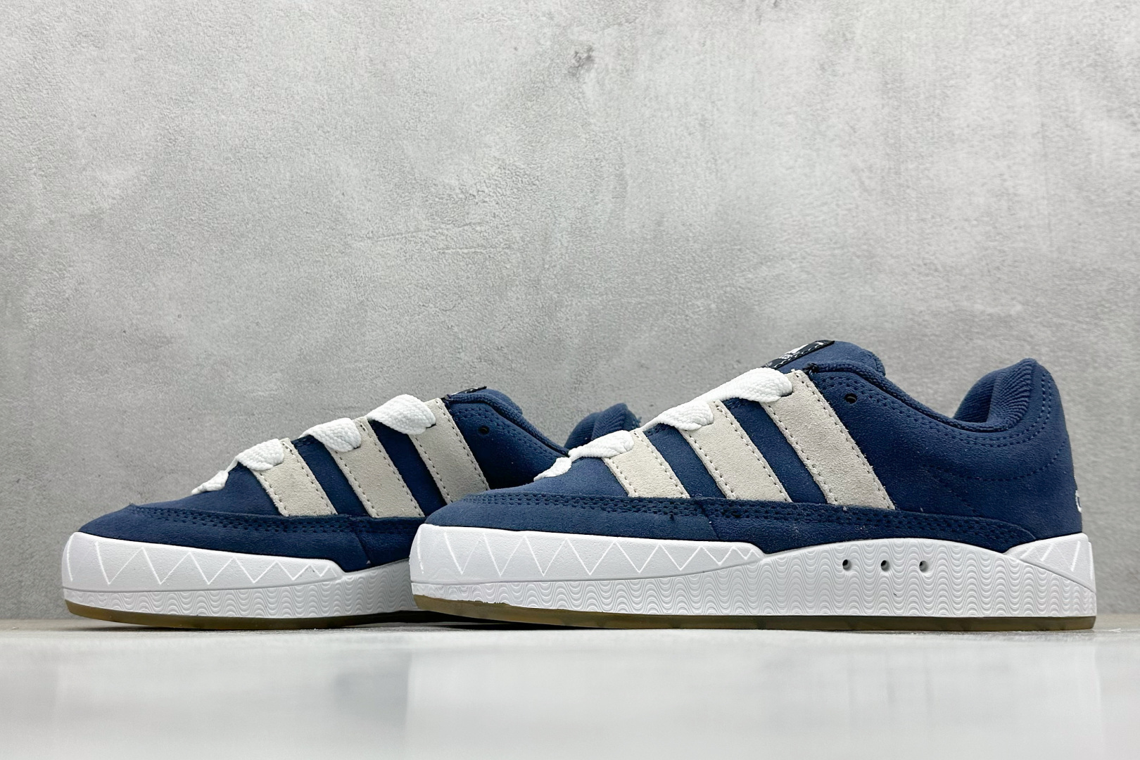 TG版 Adidas Adimatic Low 马蒂奇系列低帮 复古鲨鱼面包鞋运动休闲滑板板鞋 GY2088