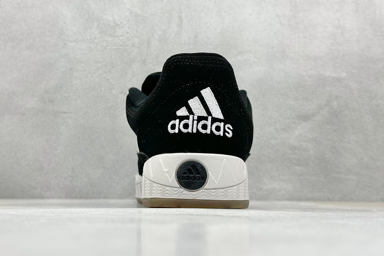 TG版 Adidas Adimatic Low 马蒂奇系列低帮 复古鲨鱼面包鞋运动休闲滑板板鞋 GY5274