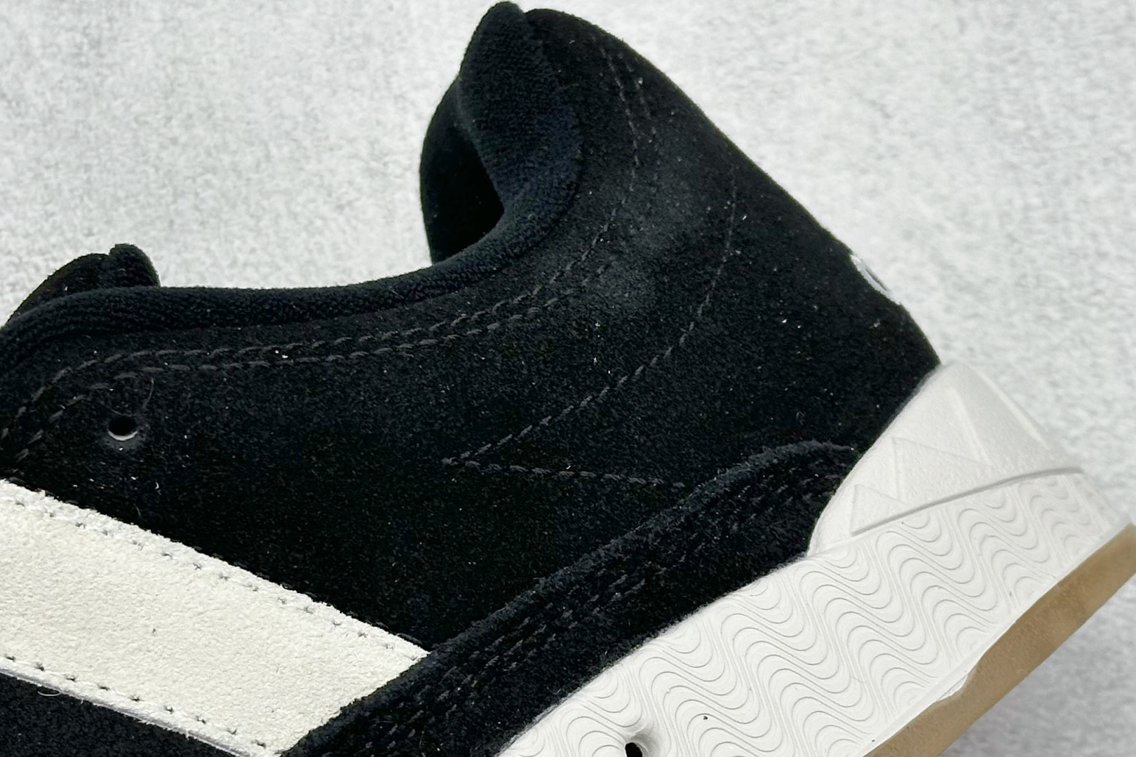 TG版 Adidas Adimatic Low 马蒂奇系列低帮 复古鲨鱼面包鞋运动休闲滑板板鞋 GY5274
