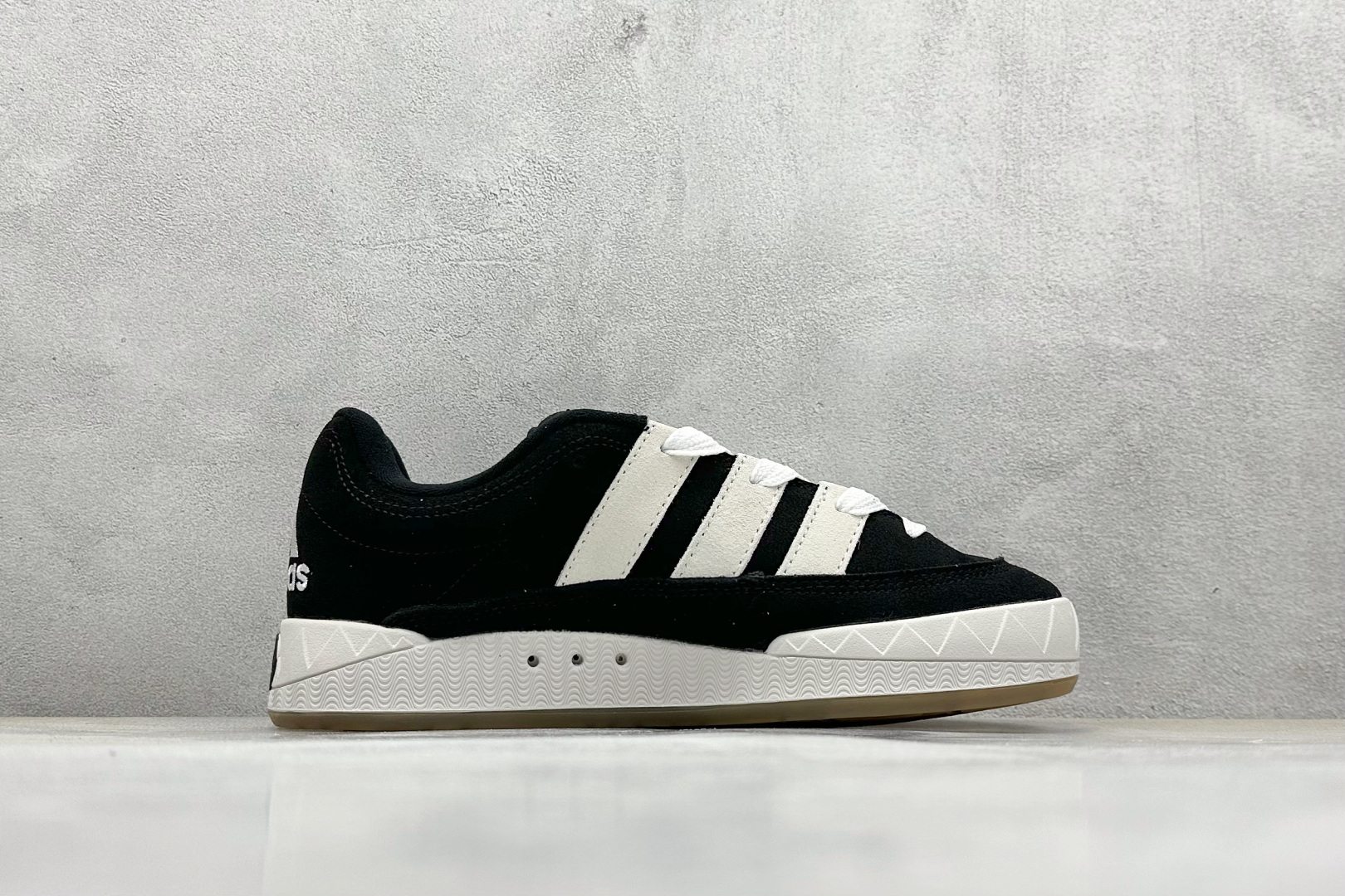 TG版 Adidas Adimatic Low 马蒂奇系列低帮 复古鲨鱼面包鞋运动休闲滑板板鞋 GY5274