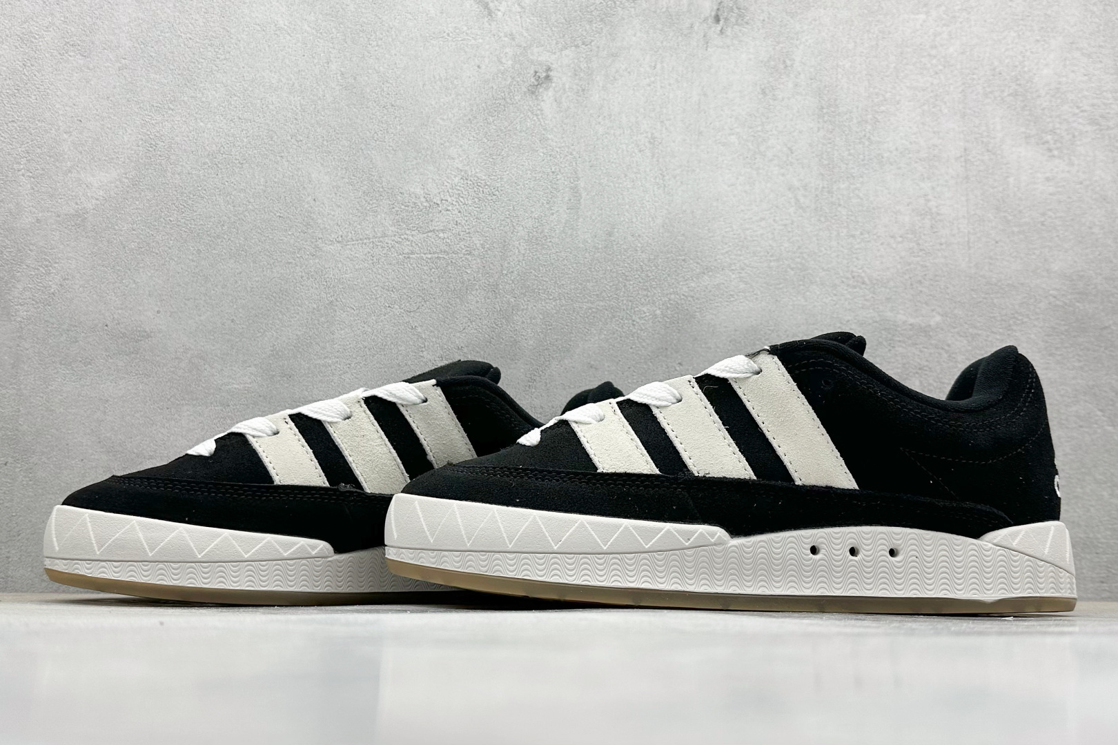 TG版 Adidas Adimatic Low 马蒂奇系列低帮 复古鲨鱼面包鞋运动休闲滑板板鞋 GY5274