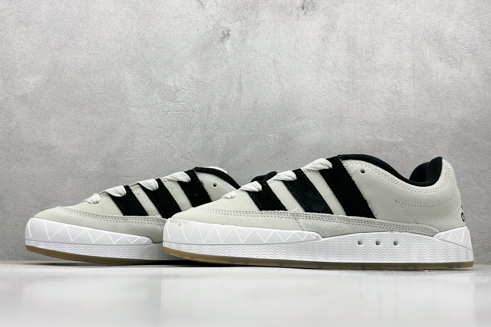 TG版 Adidas Adimatic Low 马蒂奇系列低帮 复古鲨鱼面包鞋运动休闲滑板板鞋 GY2091