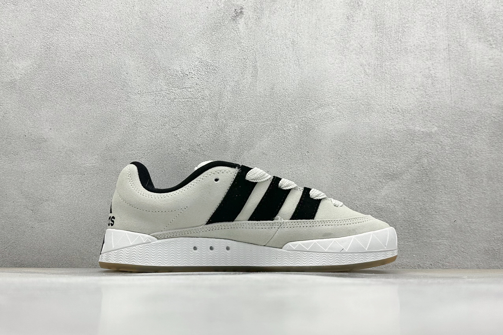 TG版 Adidas Adimatic Low 马蒂奇系列低帮 复古鲨鱼面包鞋运动休闲滑板板鞋 GY2091
