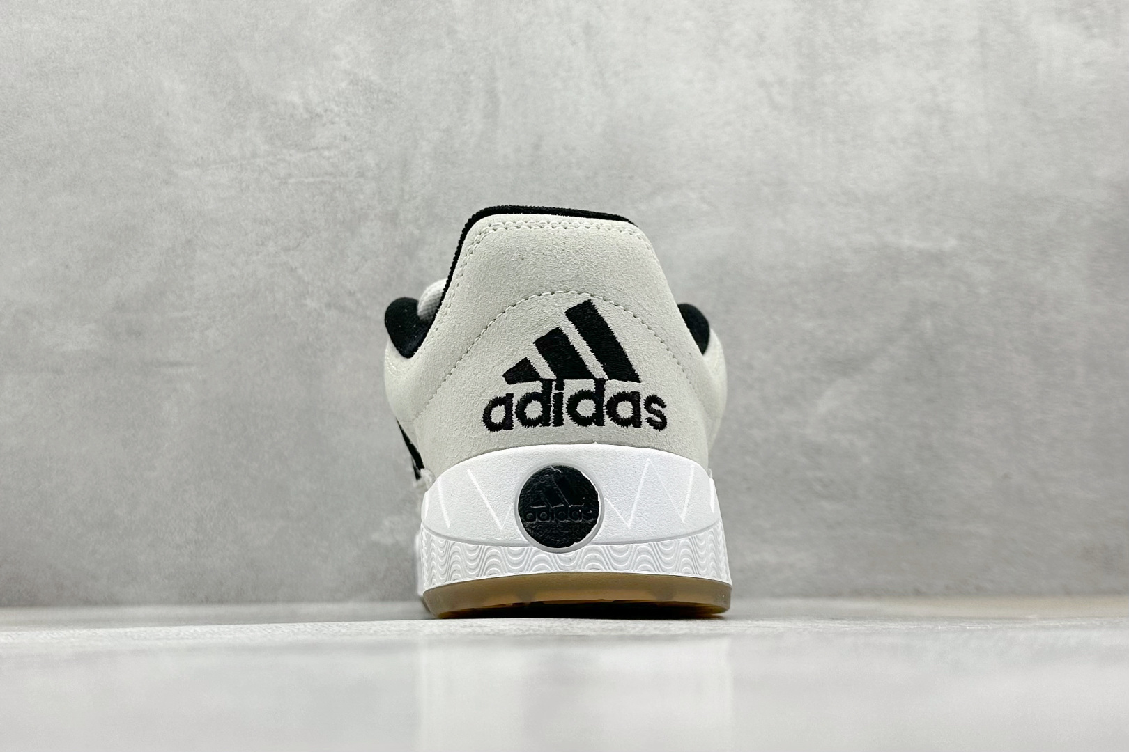 TG版 Adidas Adimatic Low 马蒂奇系列低帮 复古鲨鱼面包鞋运动休闲滑板板鞋 GY2091