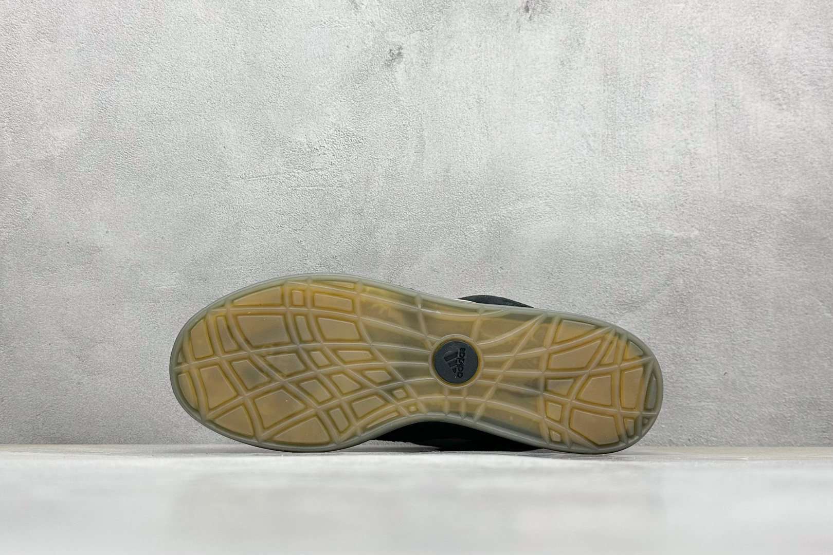 TG版 Adidas Adimatic Low 马蒂奇系列低帮 复古鲨鱼面包鞋运动休闲滑板板鞋 GY2092