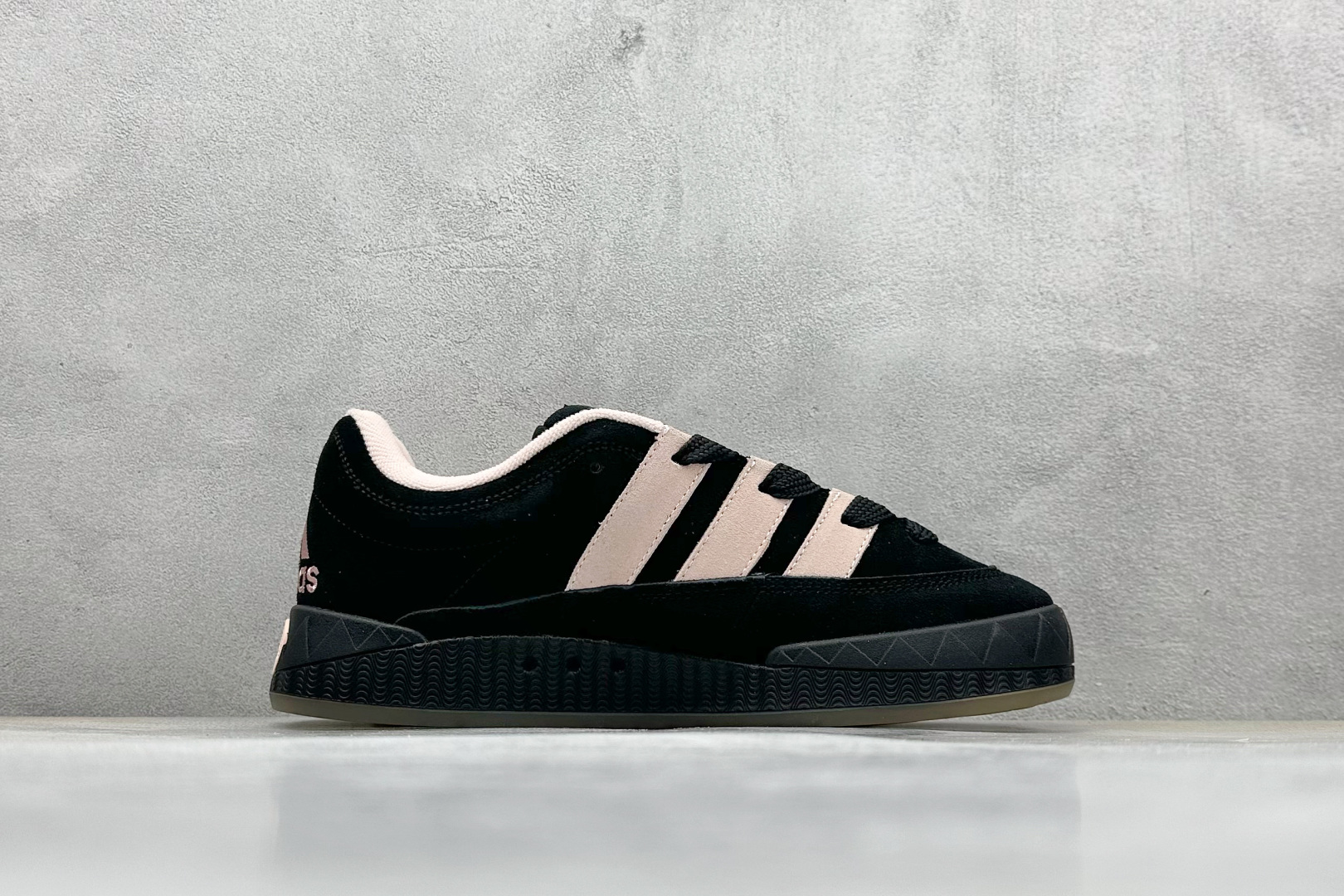 TG版 Adidas Adimatic Low 马蒂奇系列低帮 复古鲨鱼面包鞋运动休闲滑板板鞋 GY2092
