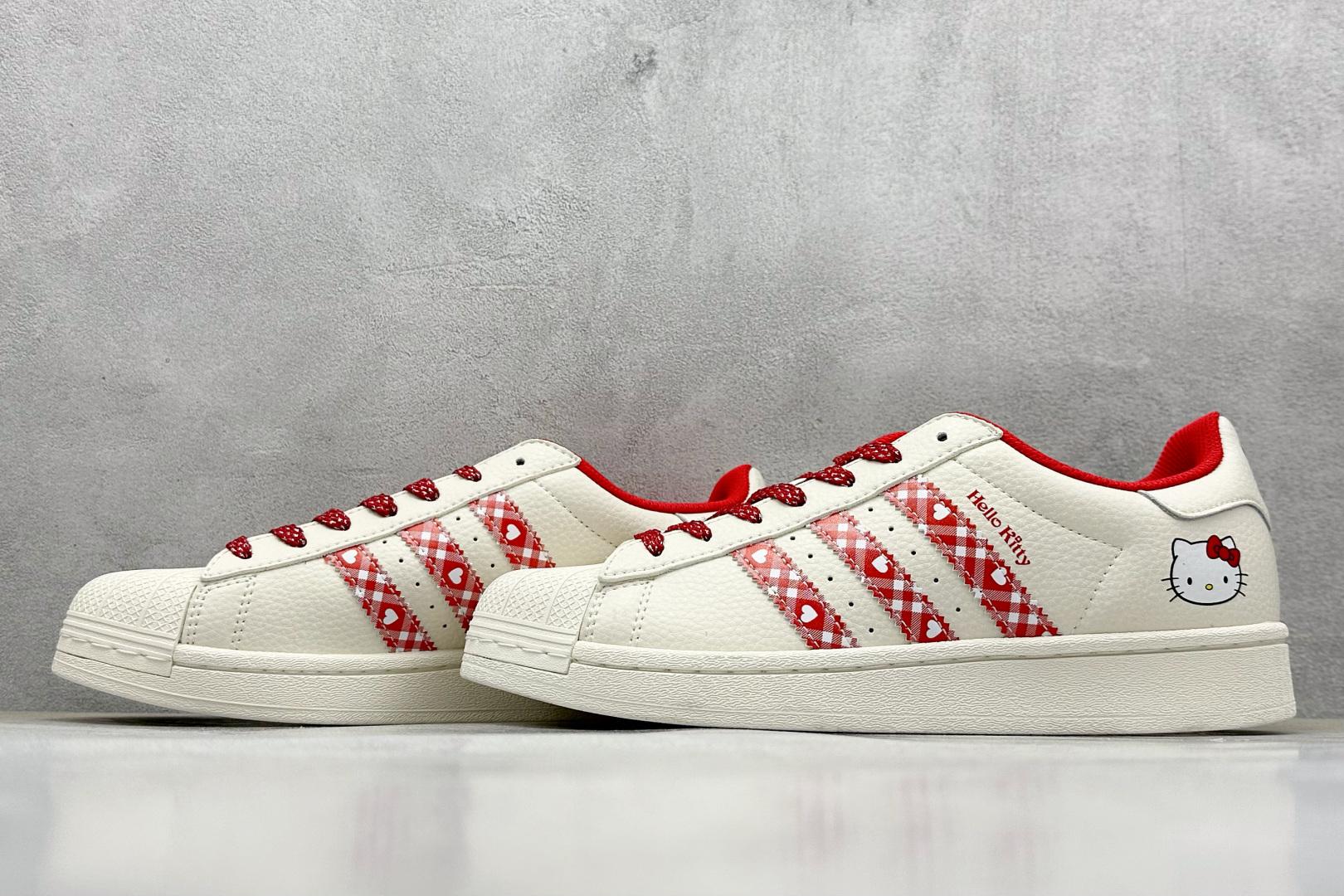 AD Originals Superstar x Hello Kitty 白红 XG0002