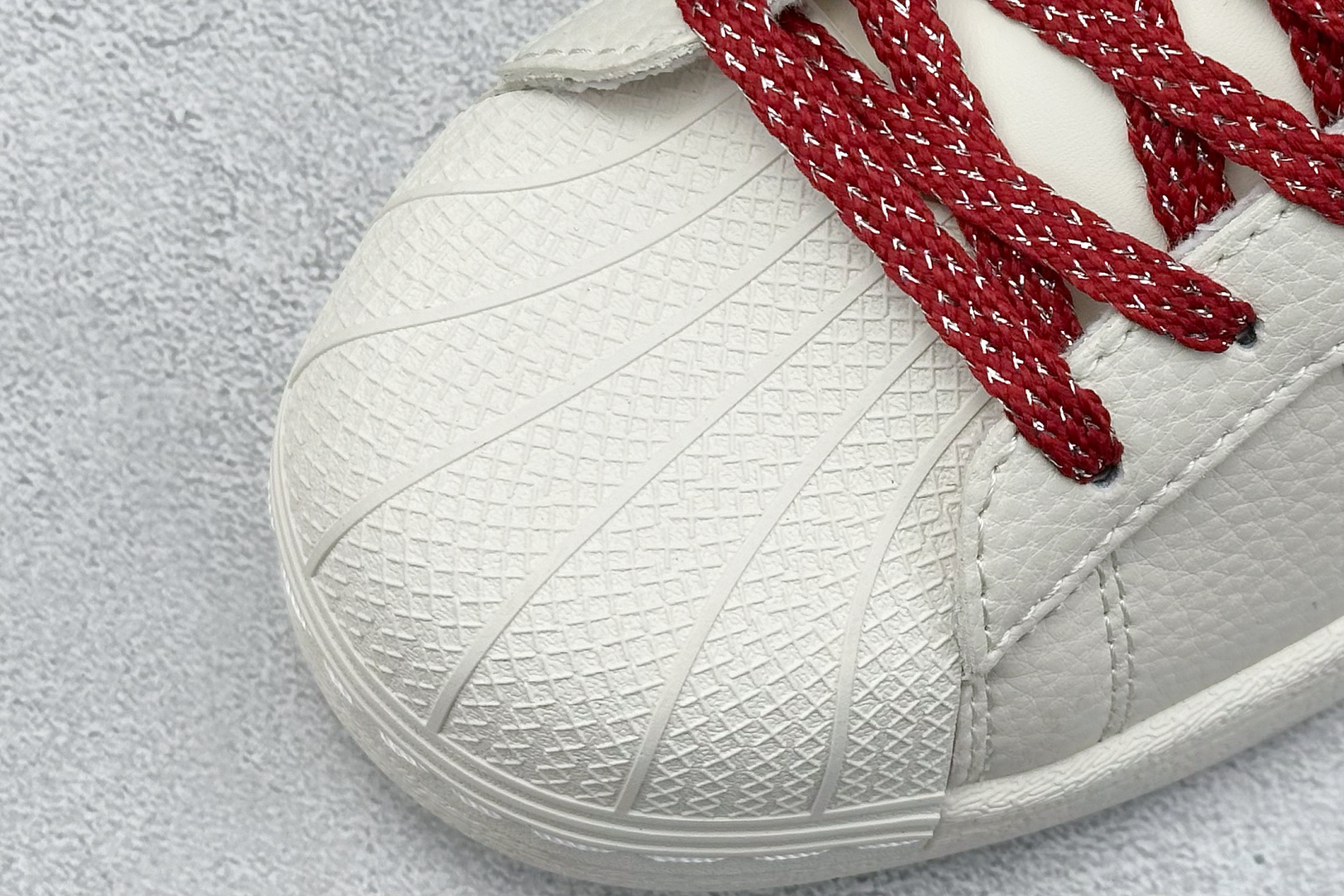 AD Originals Superstar x Hello Kitty 白红 XG0002