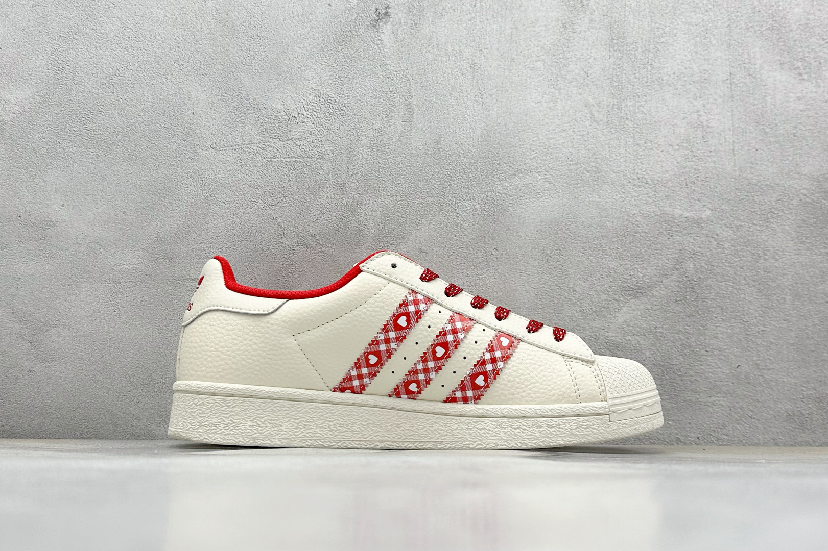 AD Originals Superstar x Hello Kitty 白红 XG0002