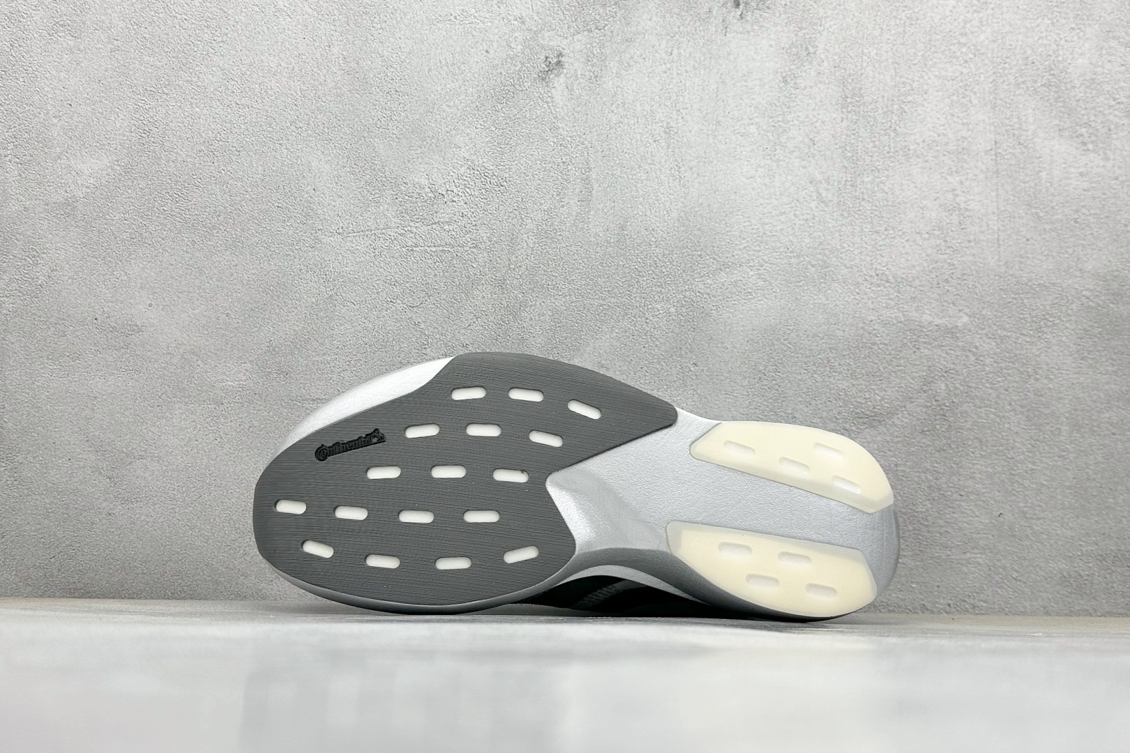 AD Adizero Evo SL 阿迪超轻透气缓震跑鞋 JR3418