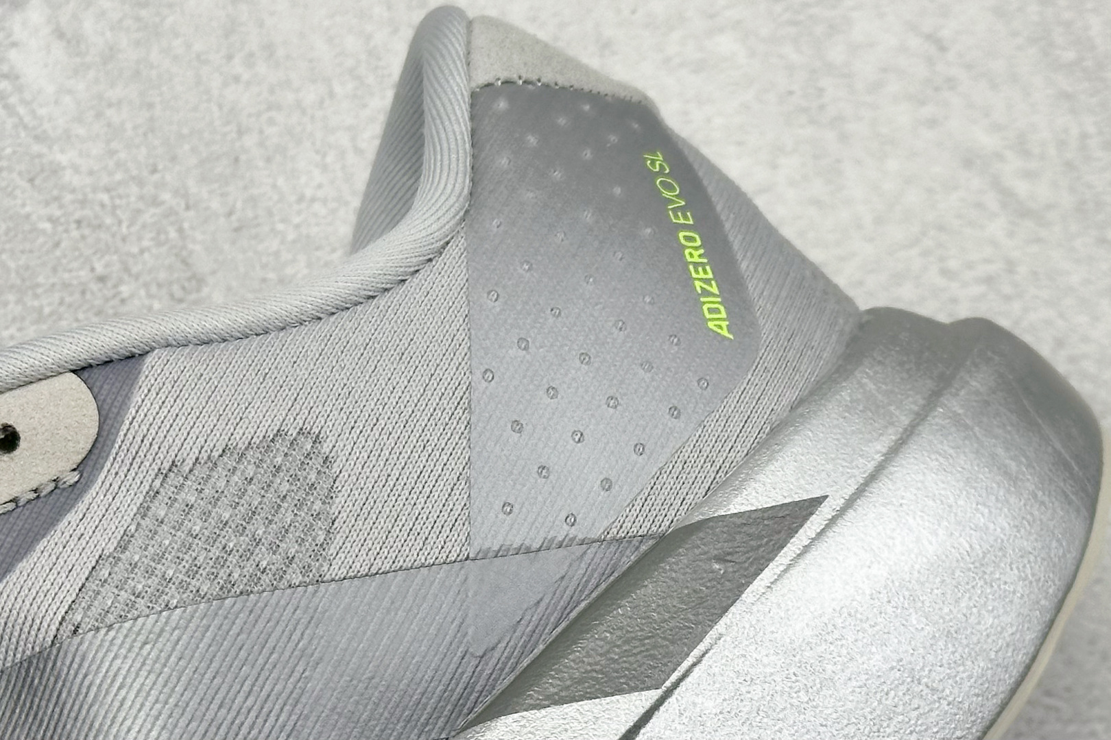 AD Adizero Evo SL 阿迪超轻透气缓震跑鞋 JR3418