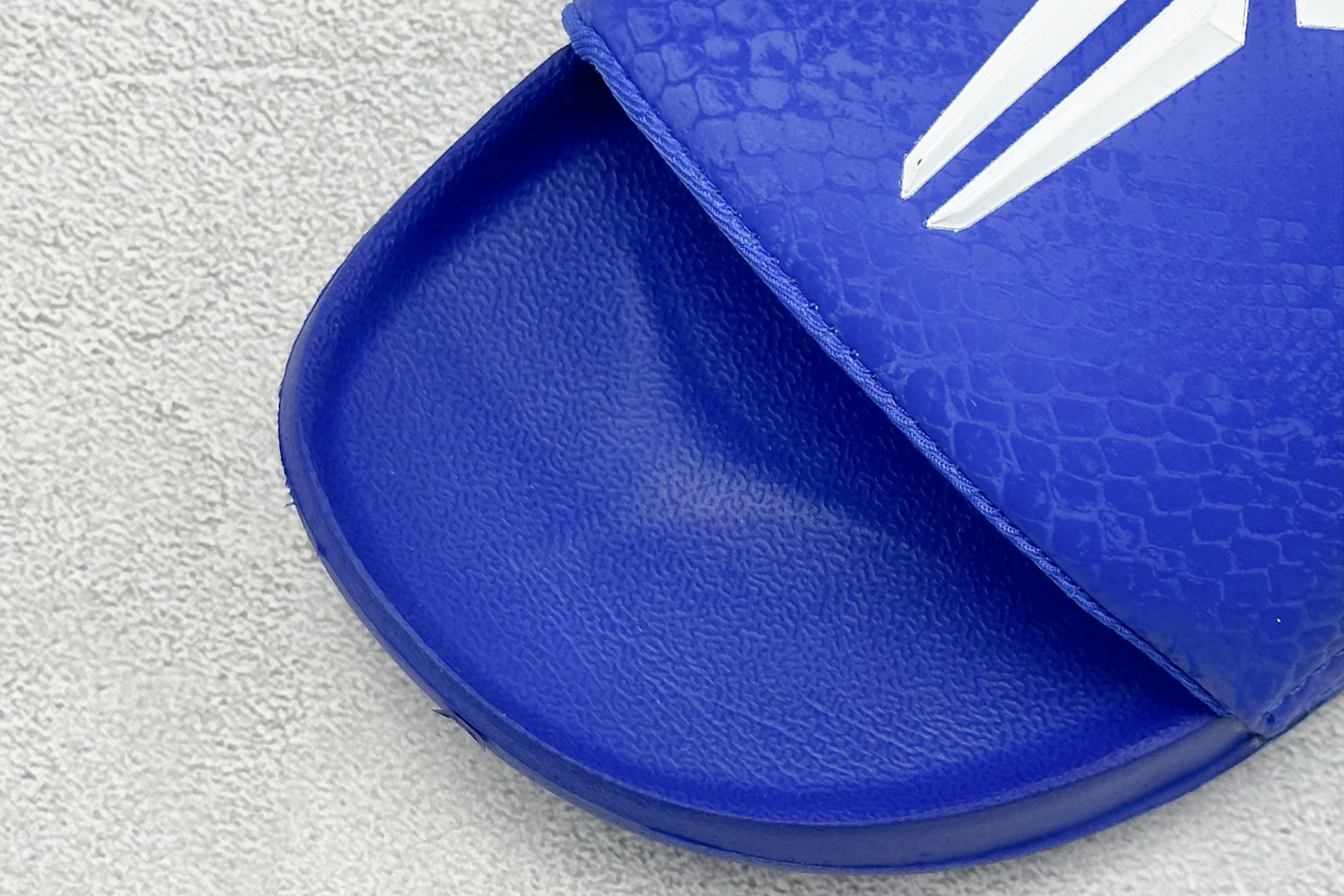 Nike Kobe Offcourt Slide 科比专属配色休闲拖鞋 IF2870-400