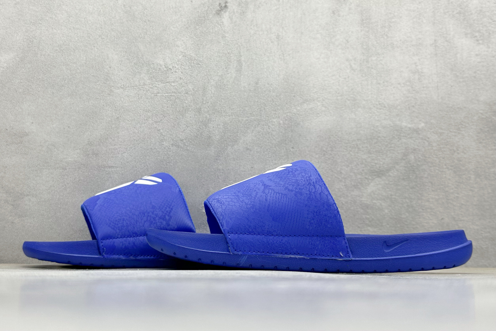 Nike Kobe Offcourt Slide 科比专属配色休闲拖鞋 IF2870-400