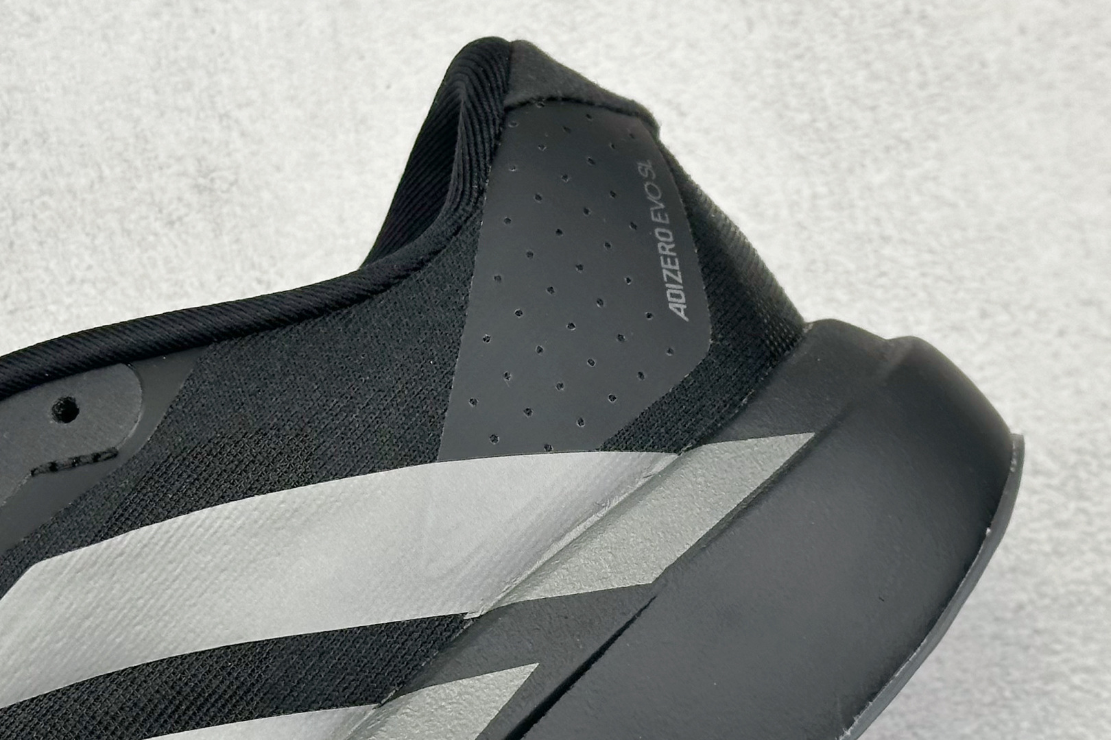 PK版 Adidas Adizero Evo SL 阿迪超轻透气缓震跑鞋 JP7147