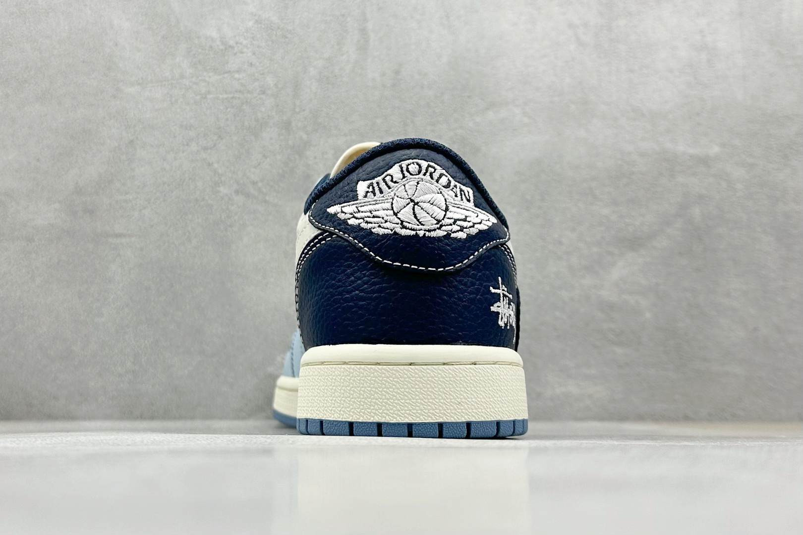 SC版 Travi Scott x Fragment Design x Air Jordan 1 Low OG SP AJ1 斯图西联名 白蓝拼接 低帮文化休闲板鞋 XZ5749-010