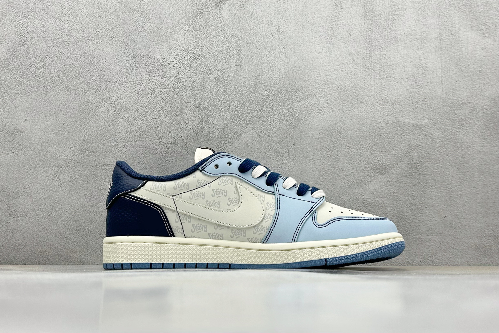 SC版 Travi Scott x Fragment Design x Air Jordan 1 Low OG SP AJ1 斯图西联名 白蓝拼接 低帮文化休闲板鞋 XZ5749-010