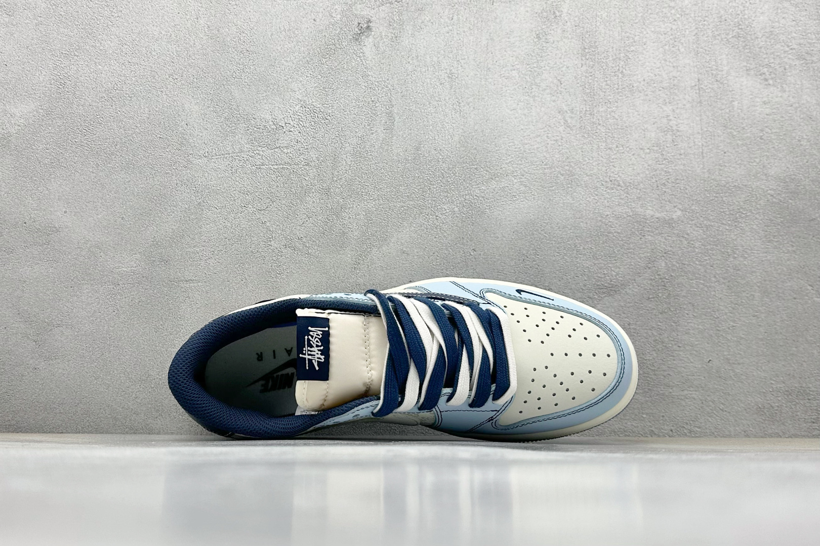 SC版 Travi Scott x Fragment Design x Air Jordan 1 Low OG SP AJ1 斯图西联名 白蓝拼接 低帮文化休闲板鞋 XZ5749-010