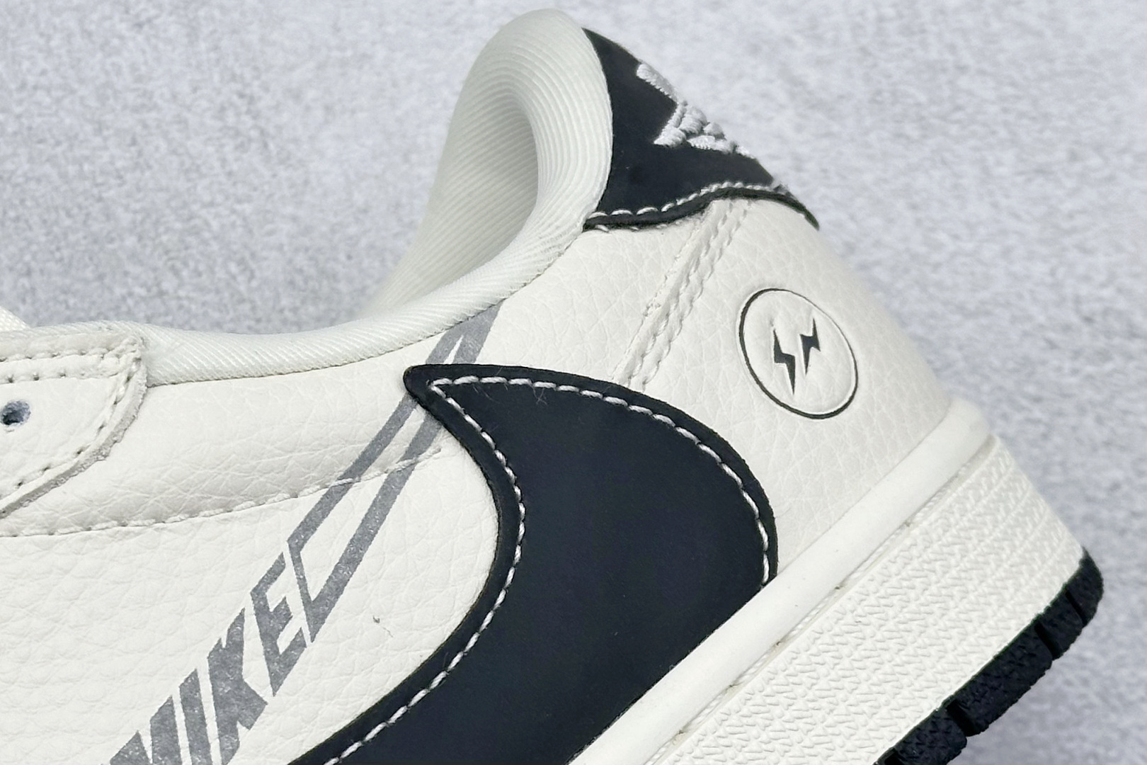 Travis Scott x Fragment Design x Air Jordan 1 Low OG SP AJ1 闪电联名 虚影黑勾 低帮文化休闲板鞋 LD2025-029