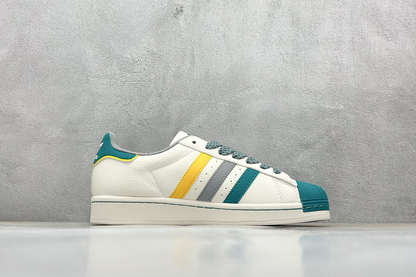 AD Originals Superstar x SU7 Ultra 82 贝壳头 白绿 SD6824