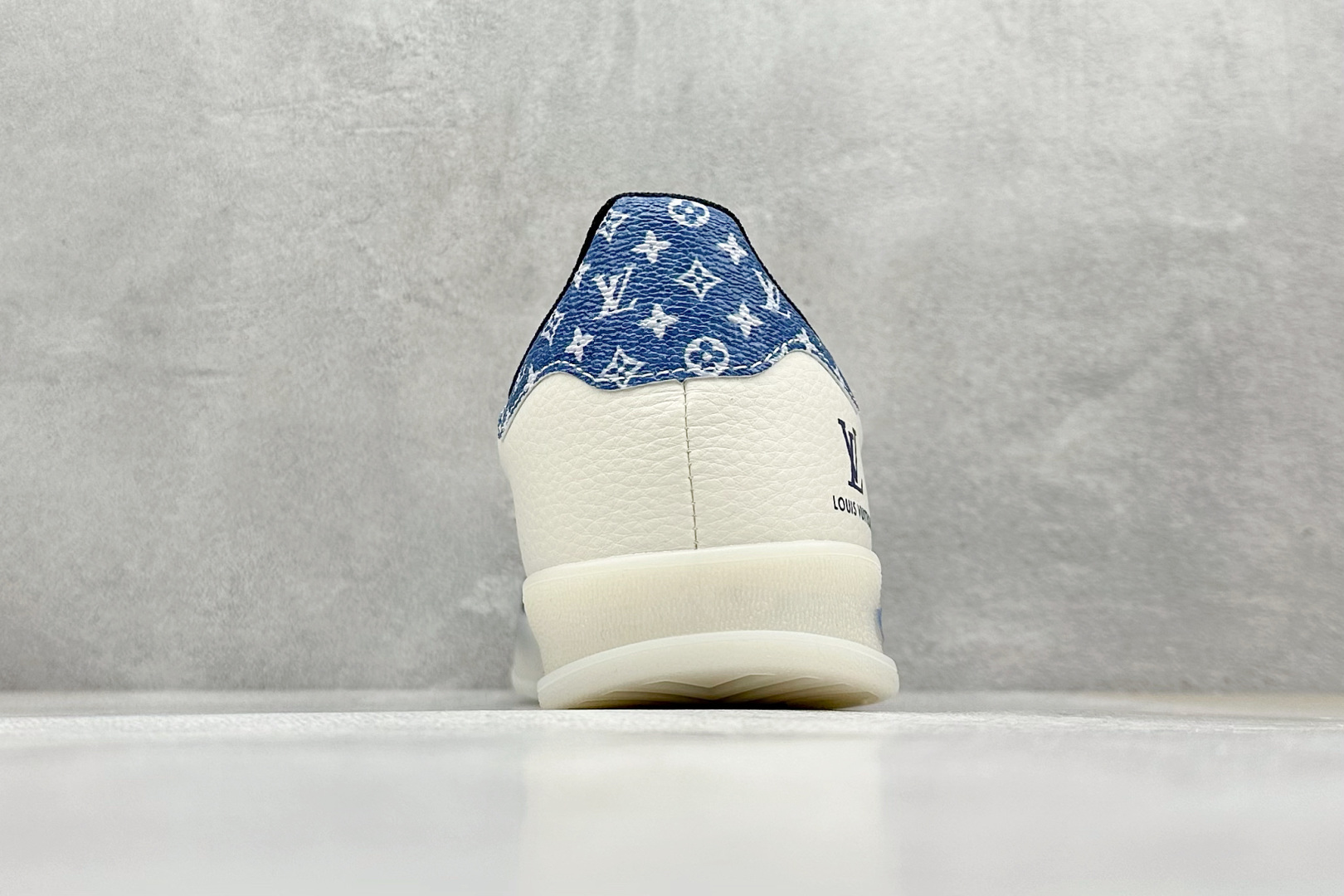 AD Originals Gazelle INdoor x Louis Vuitton 白蓝 三叶草休闲防滑耐磨低帮板鞋 DM1234-008