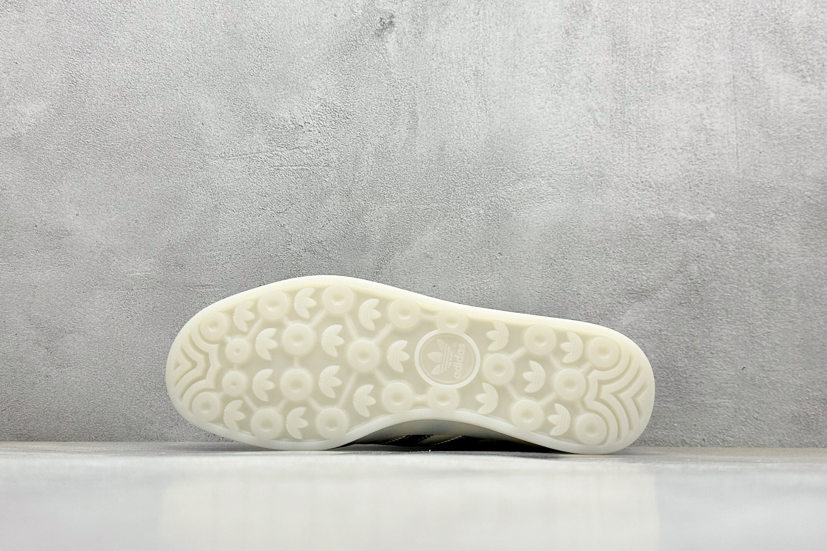 AD Originals Gazelle INdoor x Louis Vuitton 白蓝 三叶草休闲防滑耐磨低帮板鞋 DM1234-008
