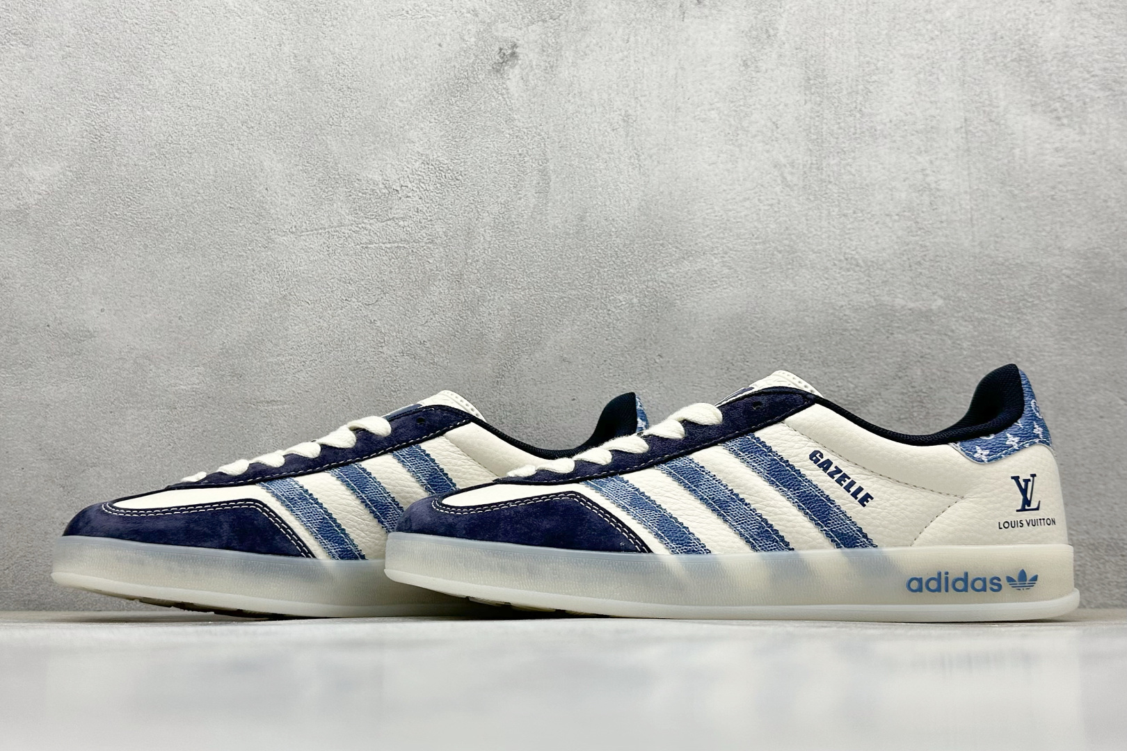 AD Originals Gazelle INdoor x Louis Vuitton 白蓝 三叶草休闲防滑耐磨低帮板鞋 DM1234-008