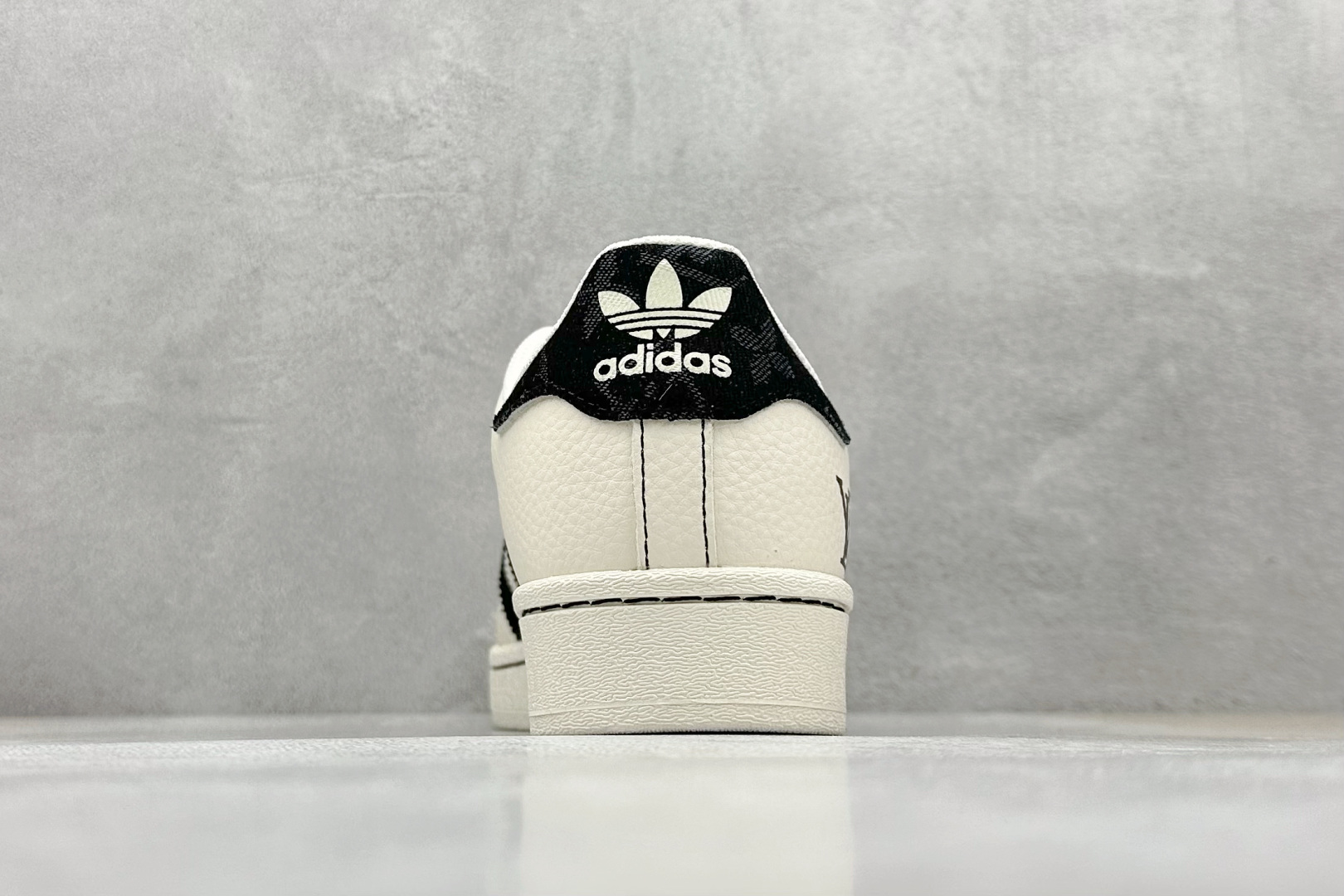 AD Originals Superstar x Louis Vuitton 白黑 AD8008