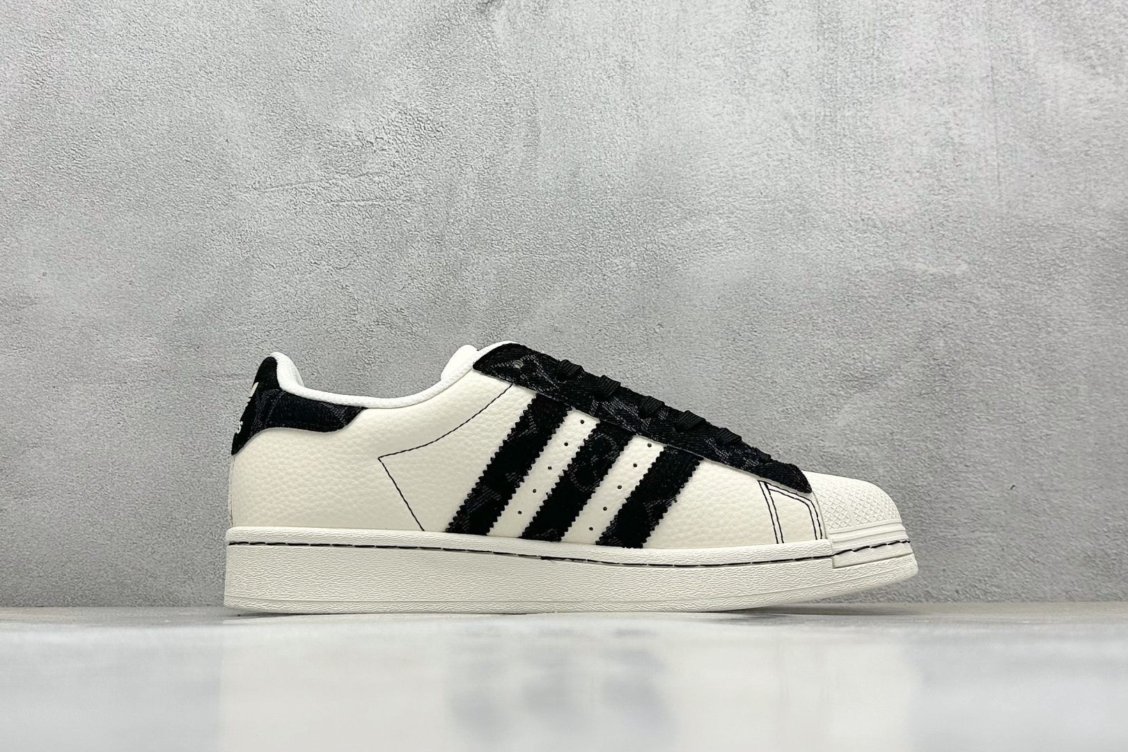 AD Originals Superstar x Louis Vuitton 白黑 AD8008