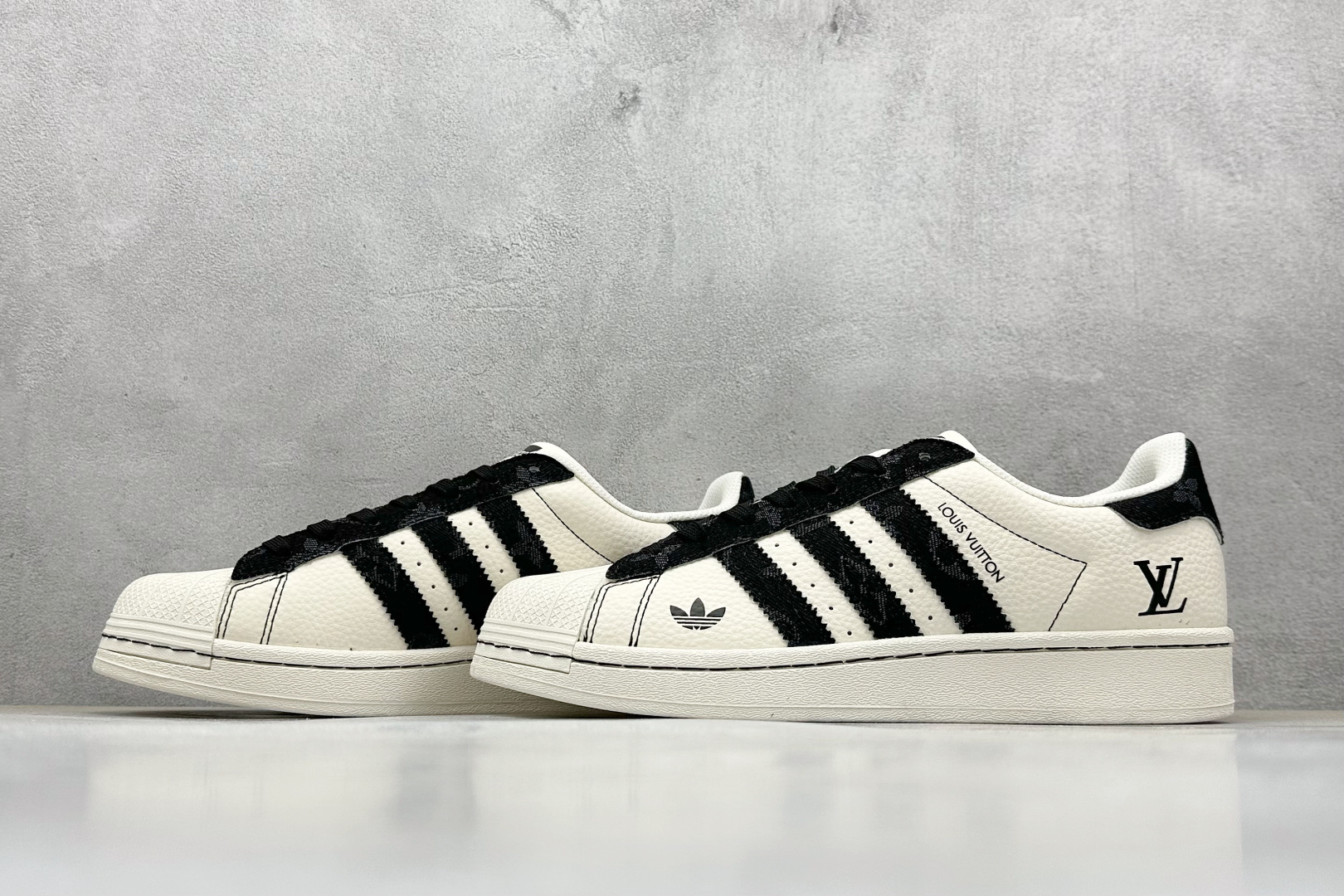 AD Originals Superstar x Louis Vuitton 白黑 AD8008