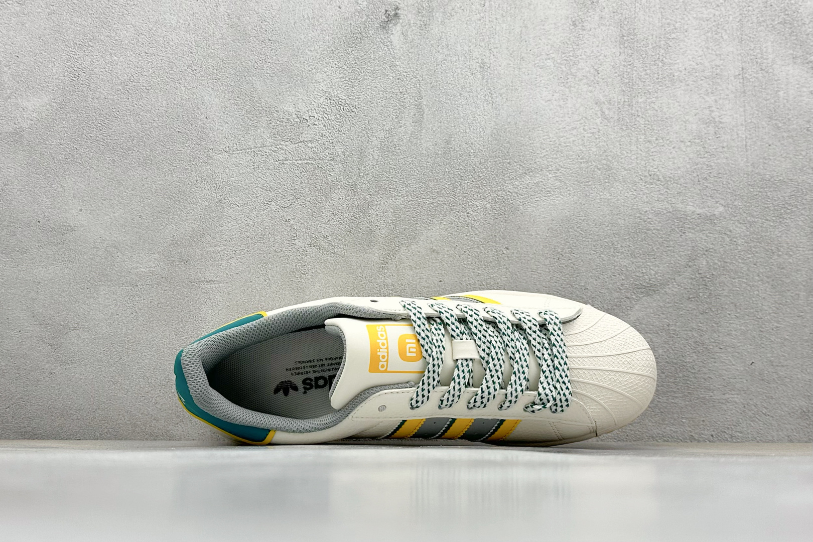 AD Originals Superstar x SU7 Ultra 82 贝壳头 白黄 JY8917