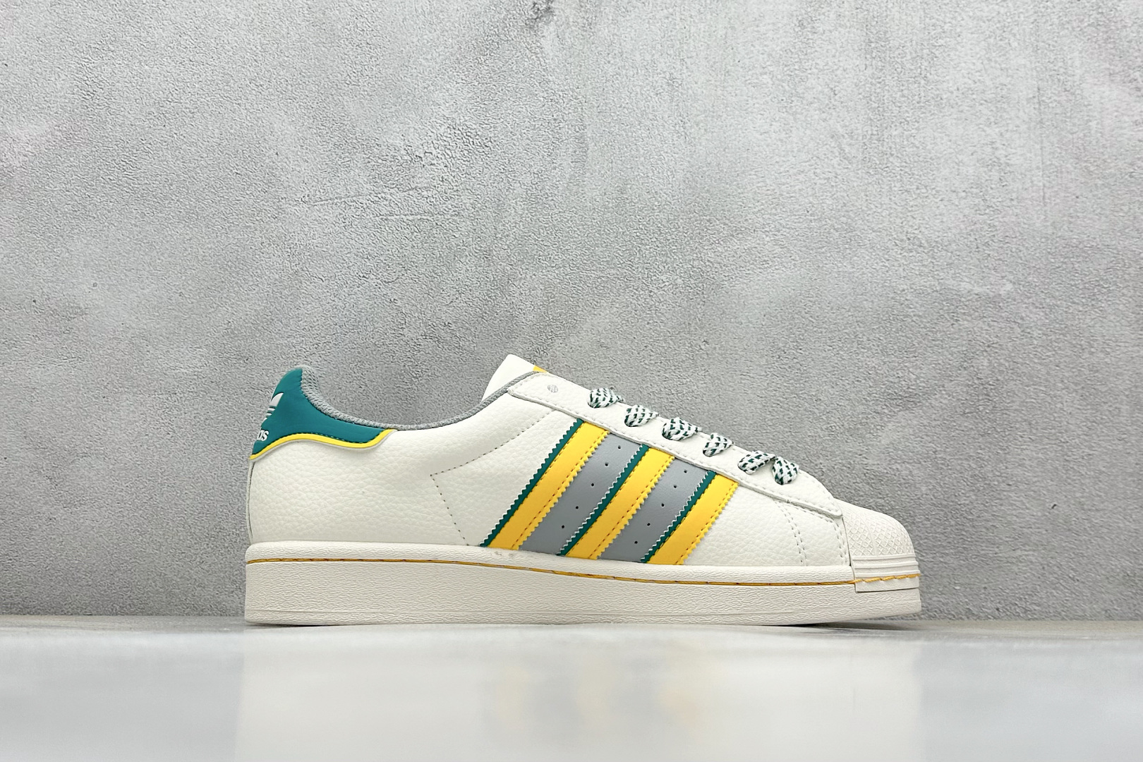 AD Originals Superstar x SU7 Ultra 82 贝壳头 白黄 JY8917