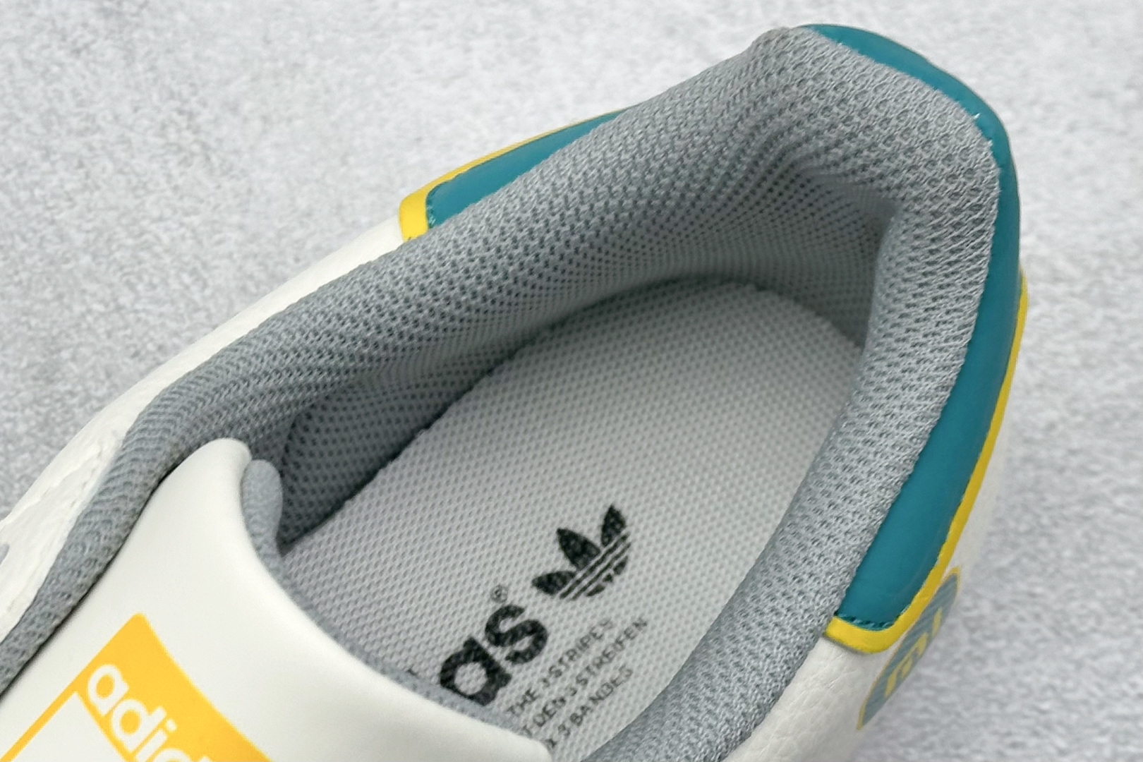 AD Originals Superstar x SU7 Ultra 82 贝壳头 白黄 JY8917