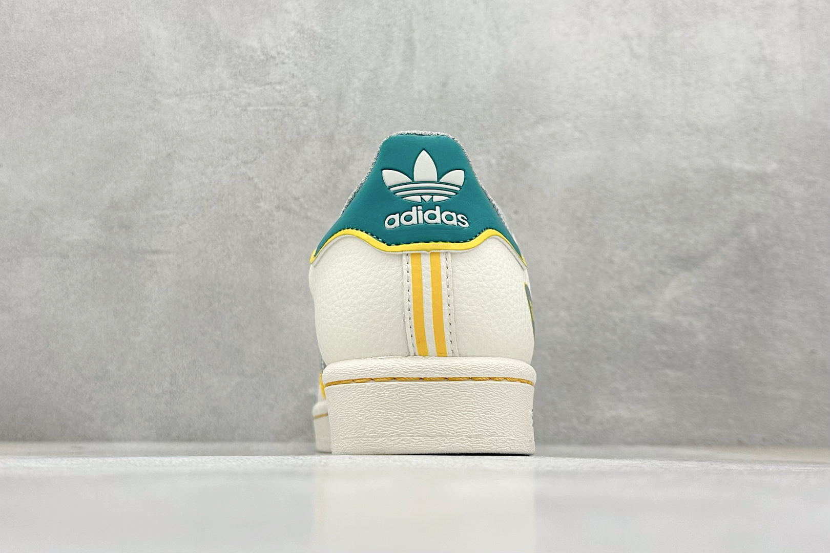 AD Originals Superstar x SU7 Ultra 82 贝壳头 白黄 JY8917