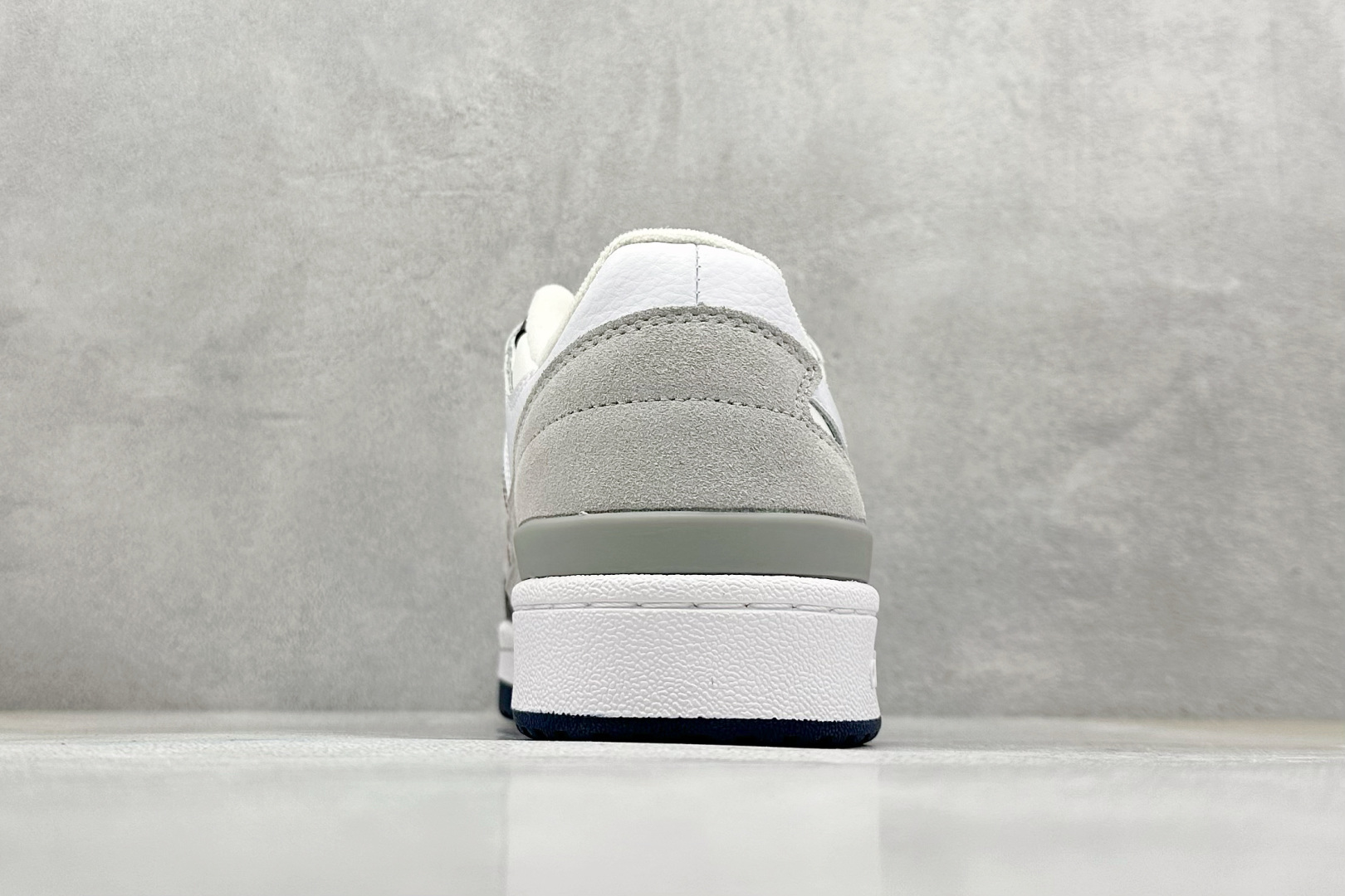 220 Adidas Forum Low CL 三叶草低帮 经典魔术贴复古板鞋 JP9967