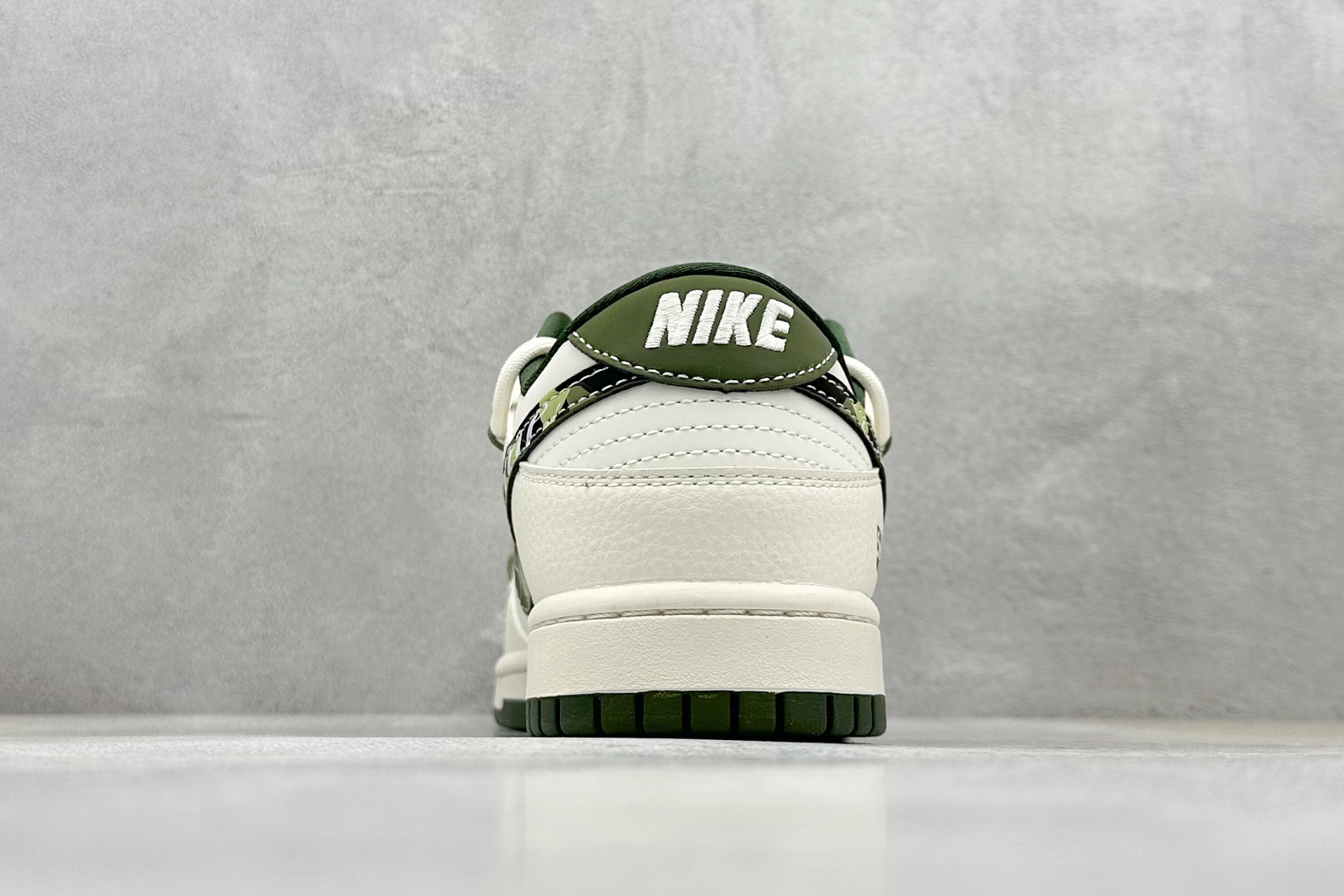 Nike SB Dunk Low Sup联名 绑带迷彩勾 低帮休闲板鞋 DM6868-081