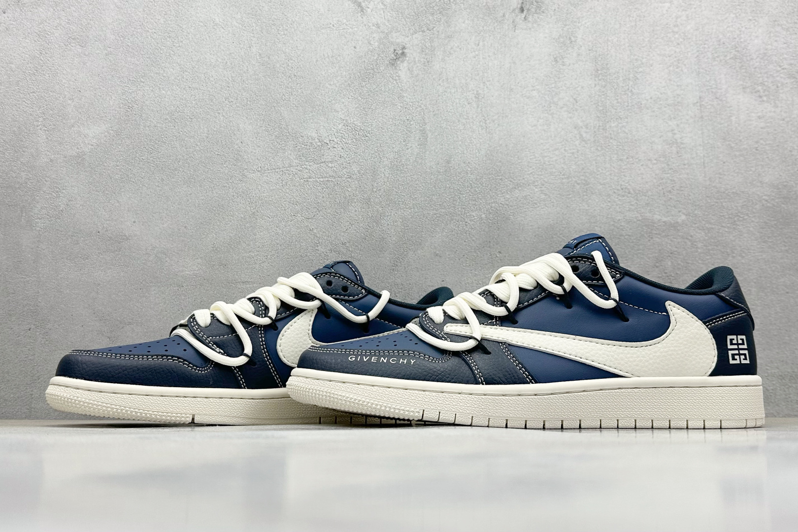 Travis Scott x Nike Air Jordan 1 Low x GIVENCHY Air Jordan 1 Low 反转深蓝米白倒钩 DM6868-105