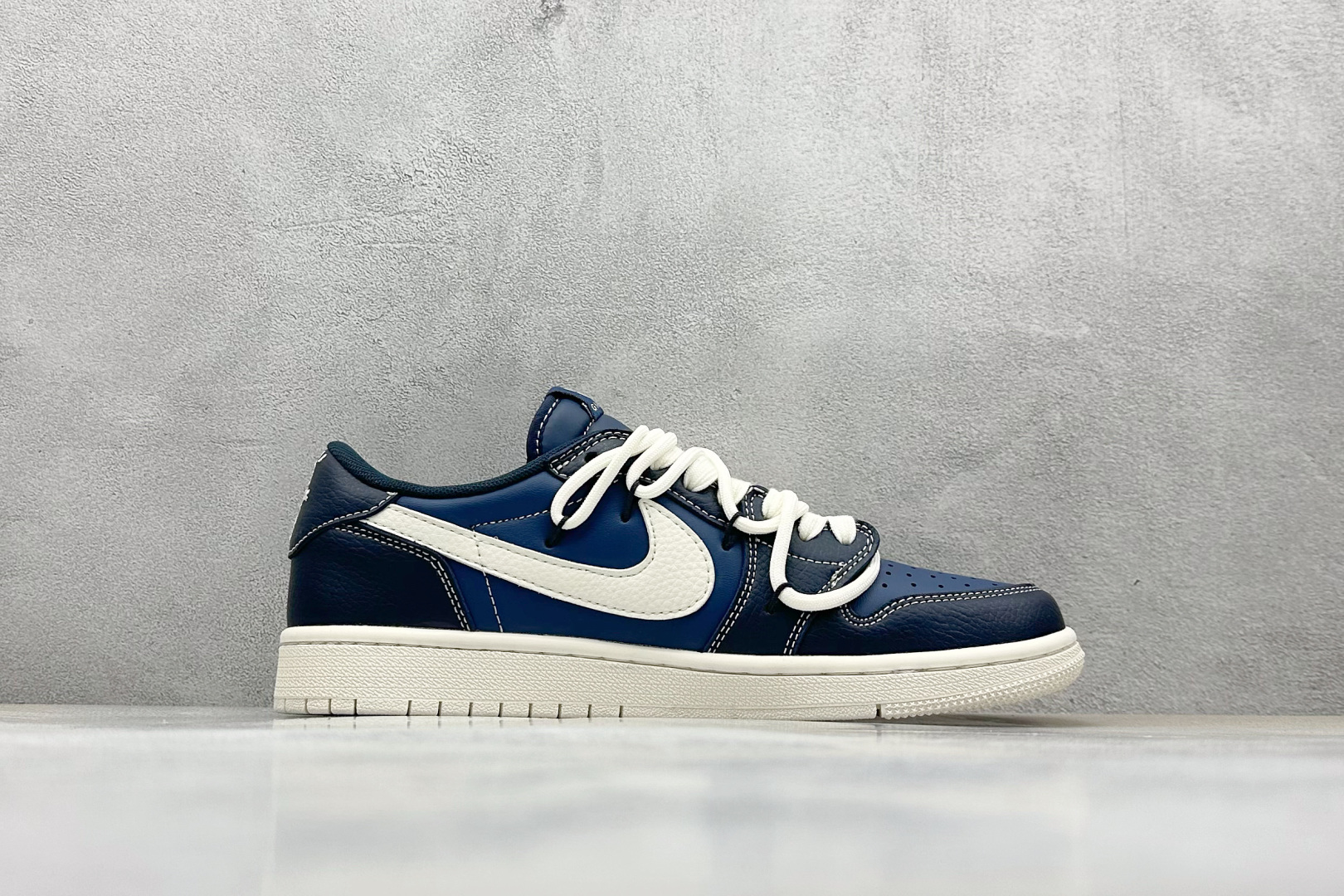 Travis Scott x Nike Air Jordan 1 Low x GIVENCHY Air Jordan 1 Low 反转深蓝米白倒钩 DM6868-105
