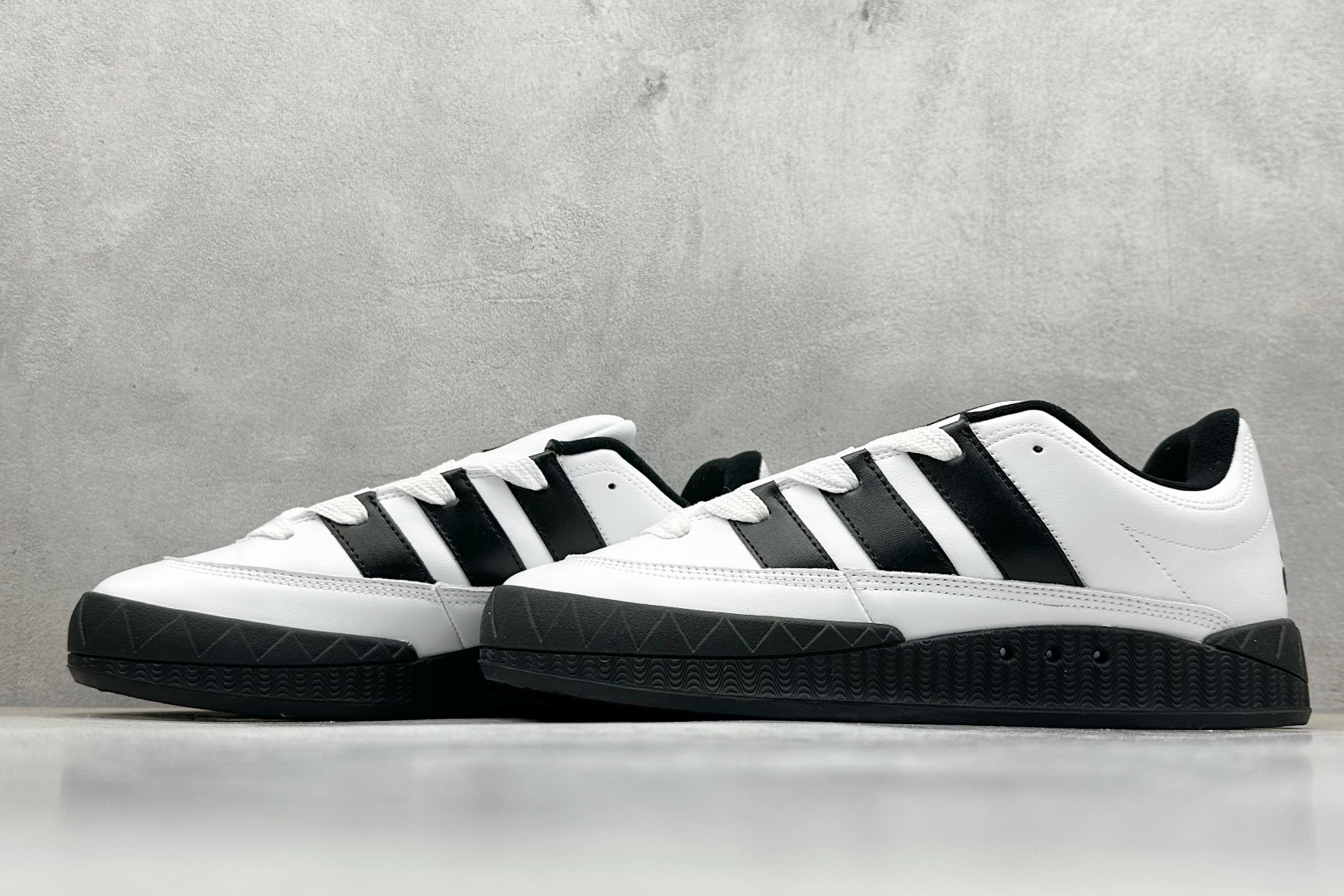 TG版 Adidas Adimatic Low 马蒂奇系列低帮 复古鲨鱼面包鞋运动休闲滑板板鞋 ID7717