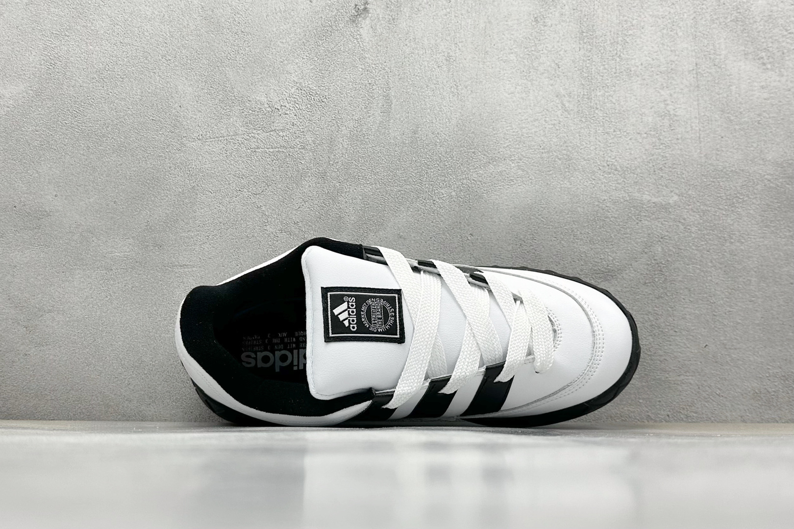 TG版 Adidas Adimatic Low 马蒂奇系列低帮 复古鲨鱼面包鞋运动休闲滑板板鞋 ID7717